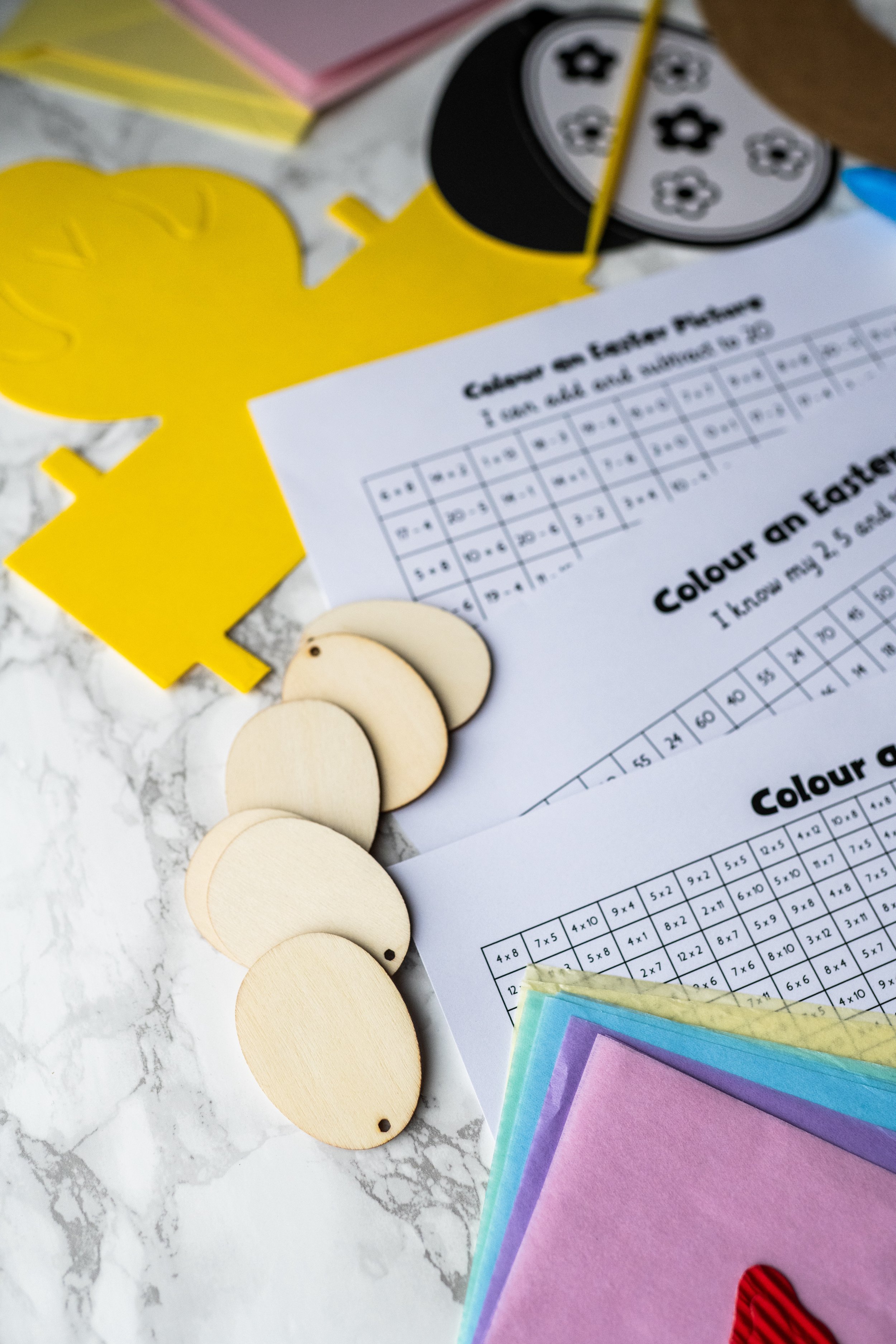Easter Craft Box with fun, hands-on activities for kids. Includes all materials to create Easter-themed crafts like cards, decorations, and more.