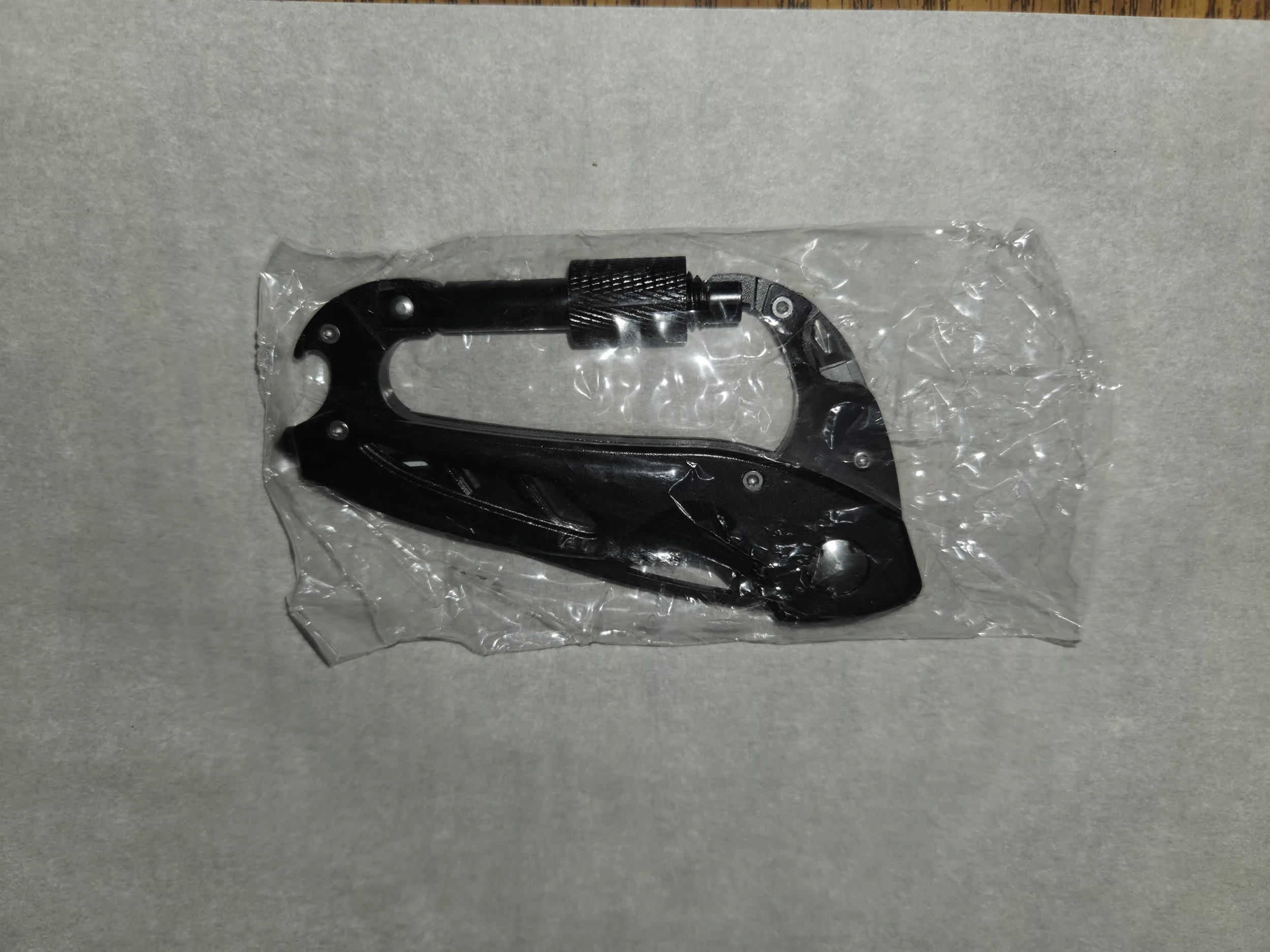 Carabiner Knife, Screwdrivers, Bottle Opener, Glass Breaker