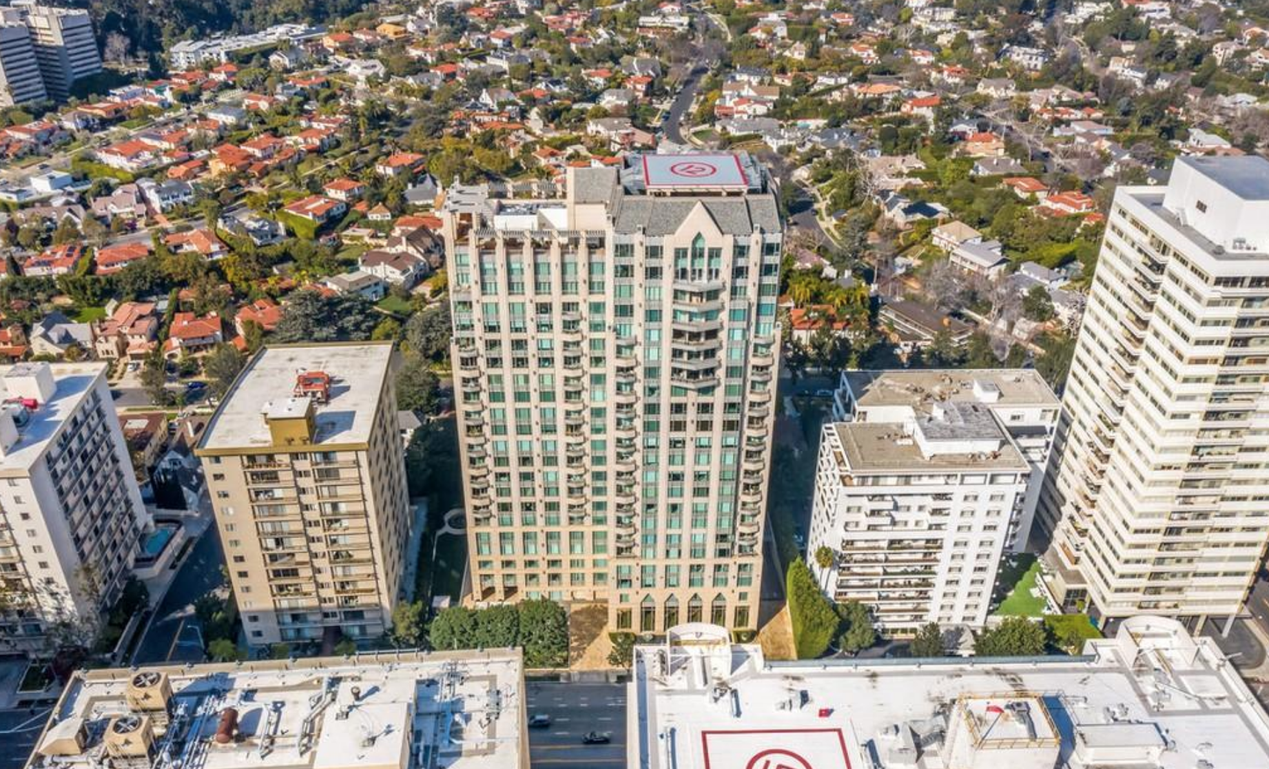 10727 WILSHIRE Blvd #804
WILSHIRE CORRIDOR $3,295,000 3 BEDS, 3 BATHS, 2635 sqft