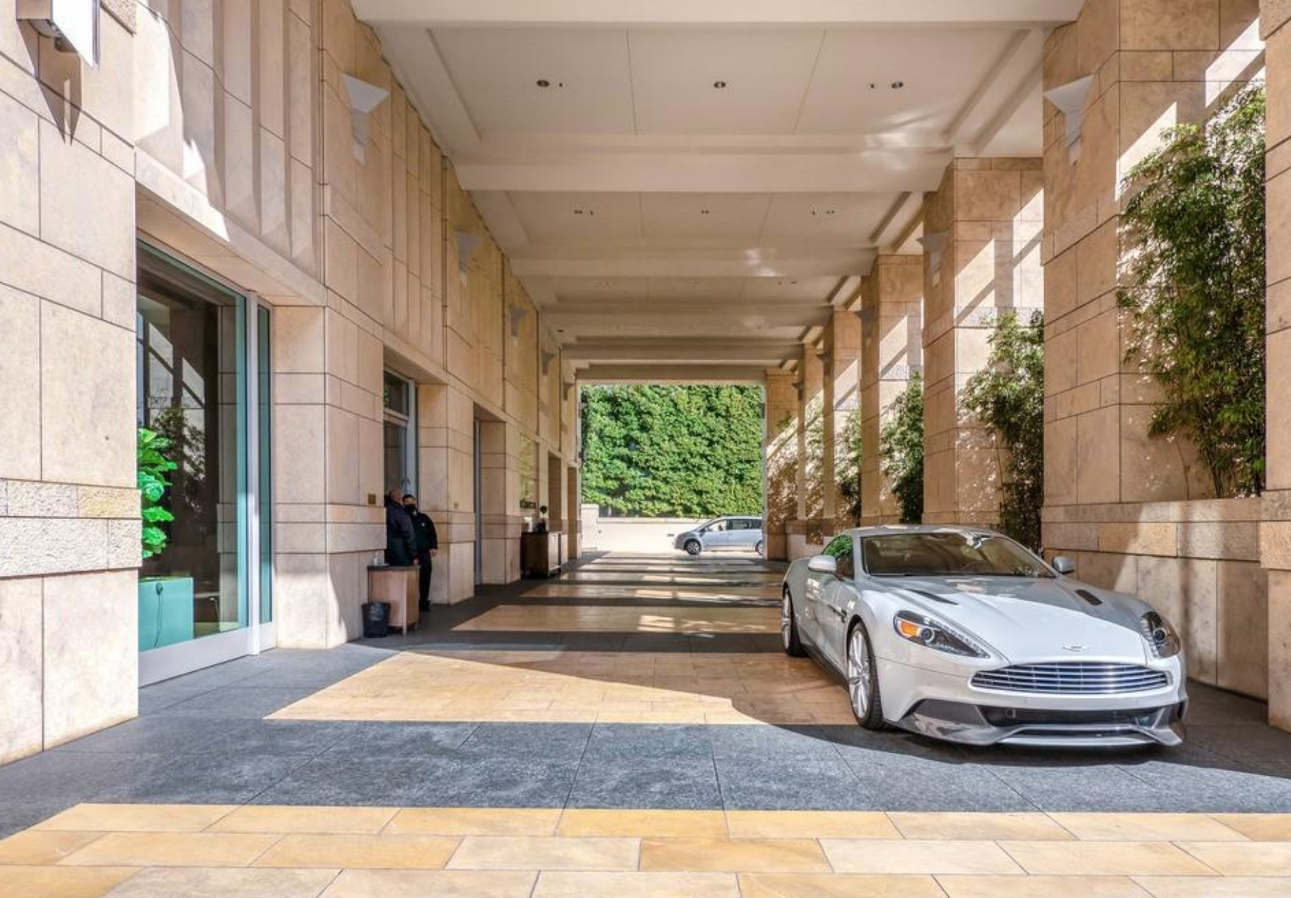 10727 WILSHIRE Blvd #804
WILSHIRE CORRIDOR $3,295,000 3 BEDS, 3 BATHS, 2635 sqft