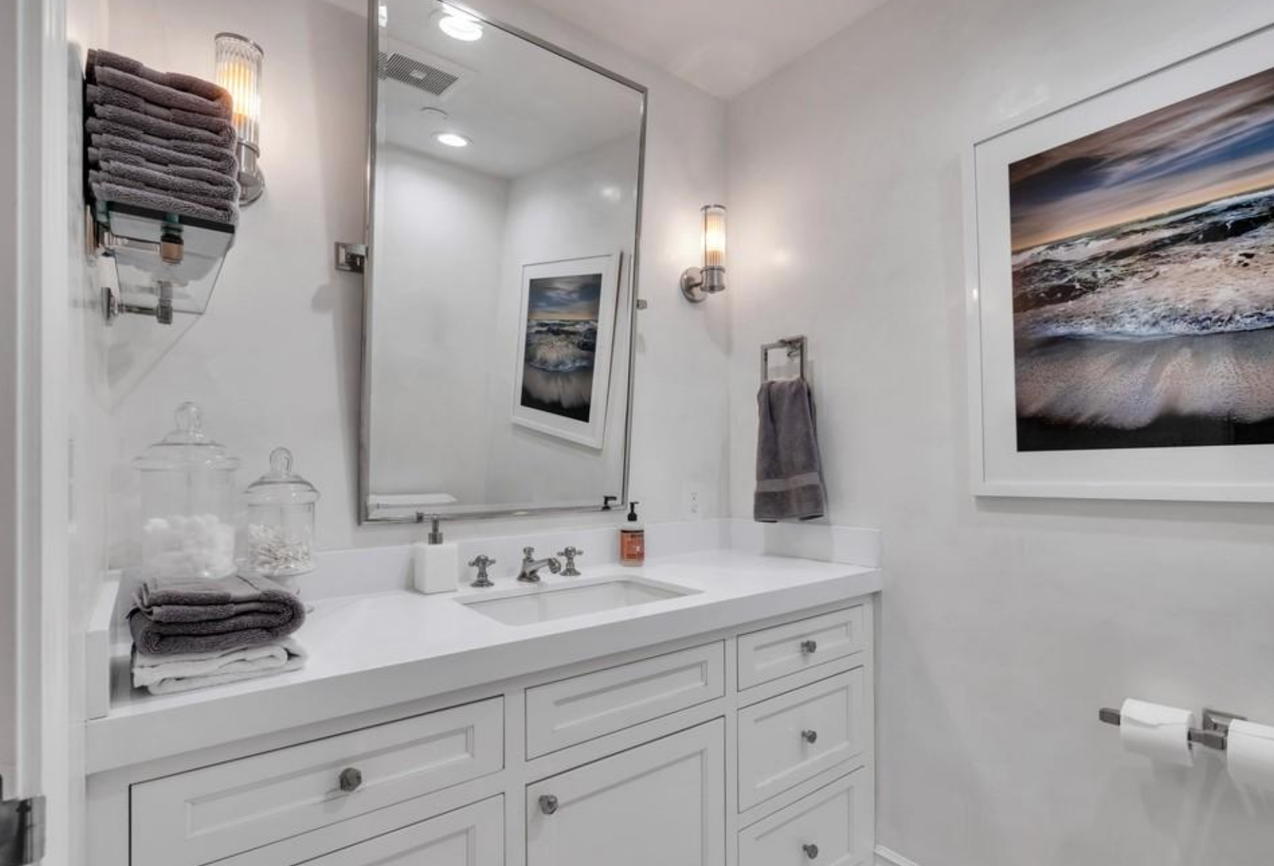10727 WILSHIRE Blvd #804
WILSHIRE CORRIDOR $3,295,000 3 BEDS, 3 BATHS, 2635 sqft