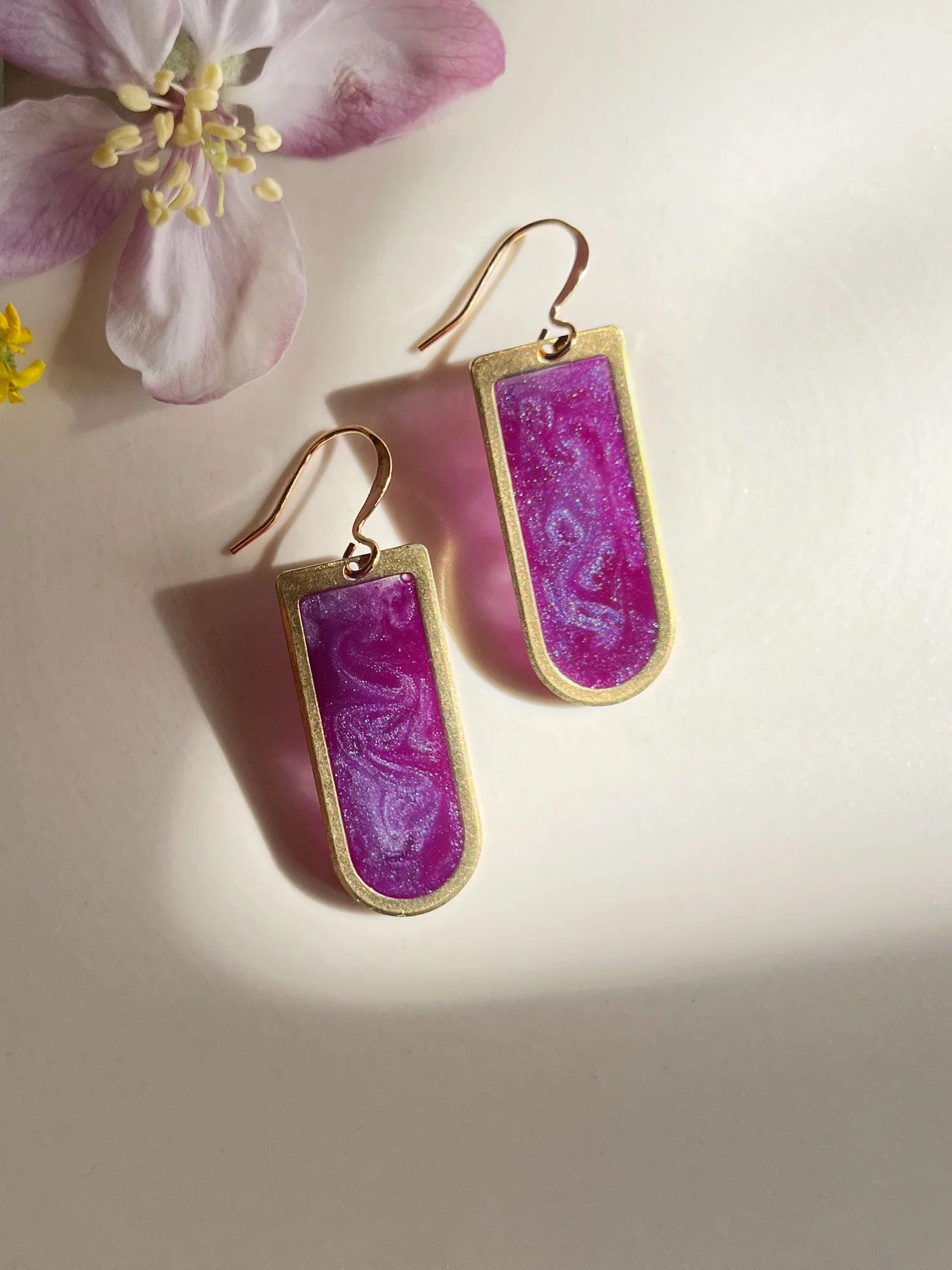 Brass earrings filled with purple marbled resin