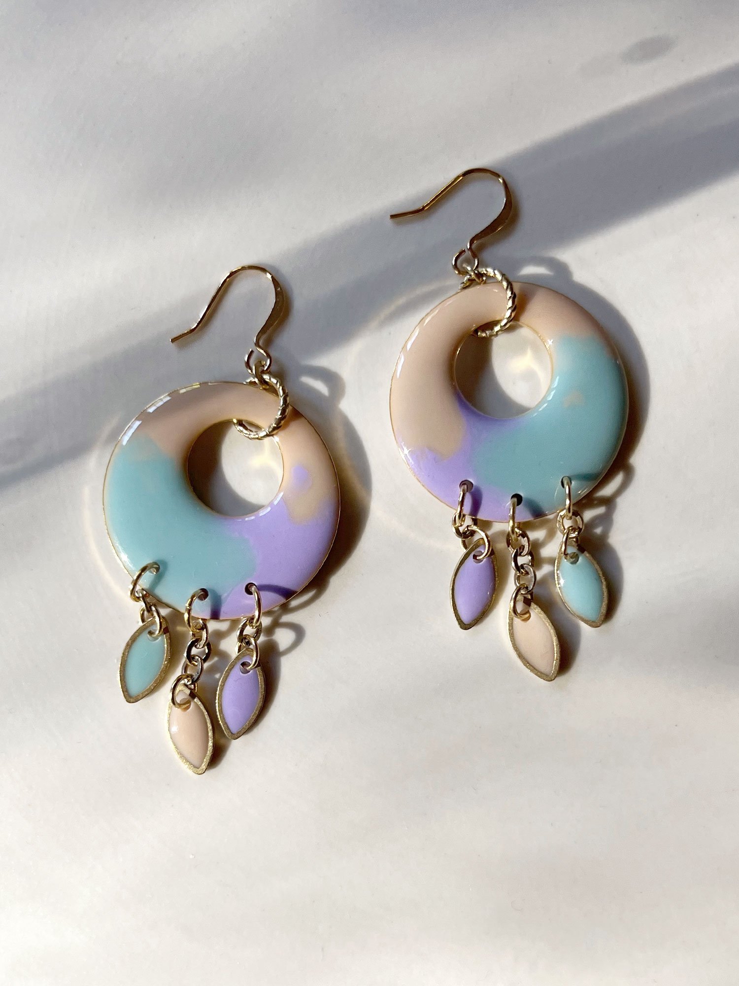 Eccentric annulus earrings in marbled resin with marquis charms.