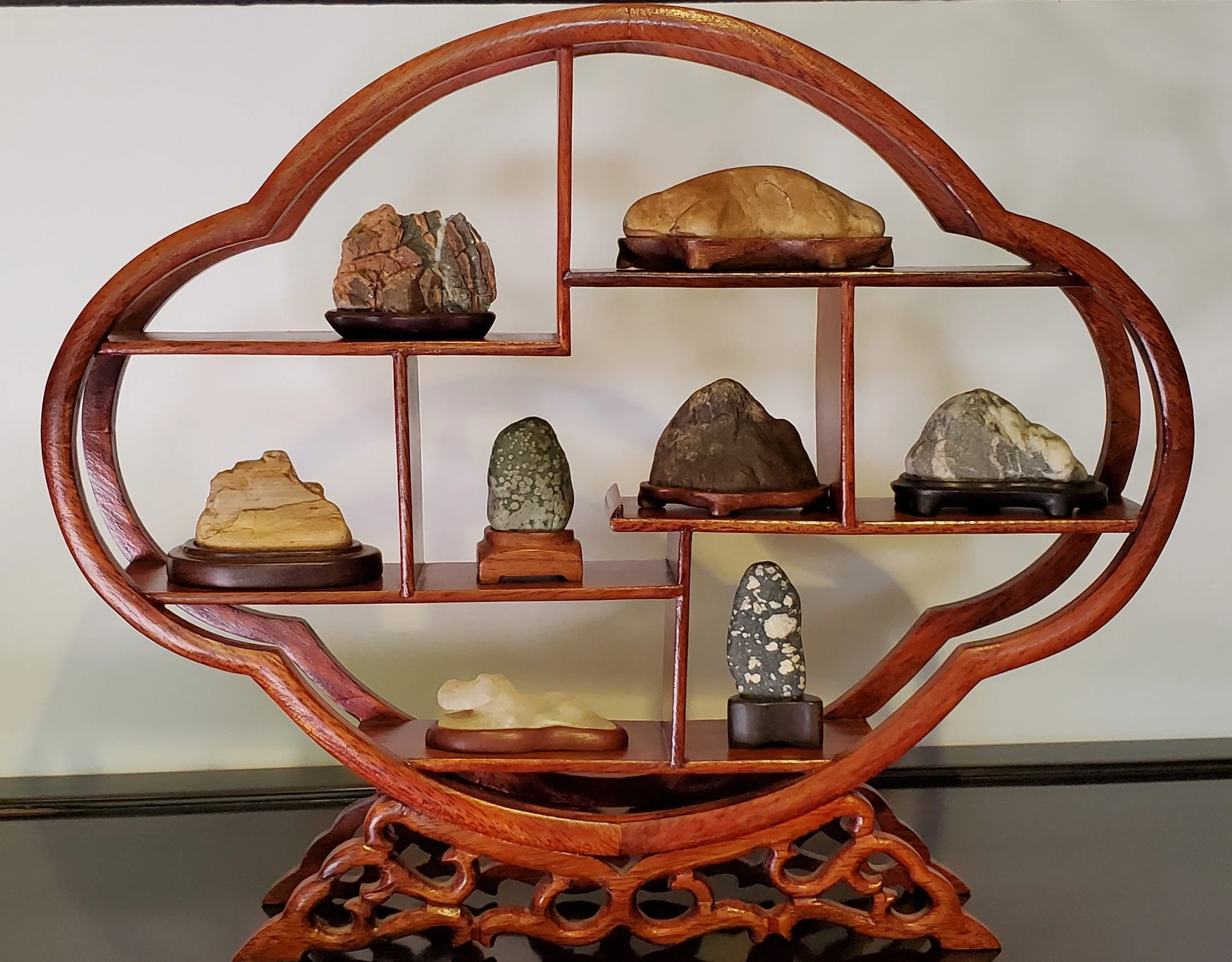 Display of Mame (miniature) viewing stones