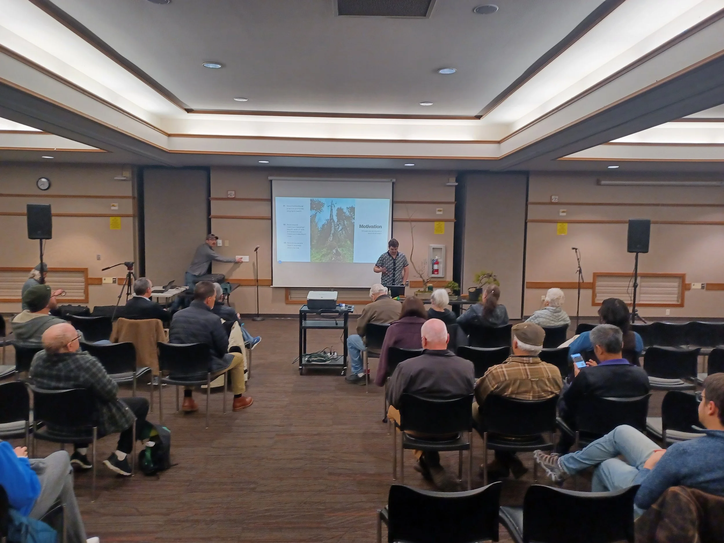 Will Schnicke presents on wound healing in bonsai