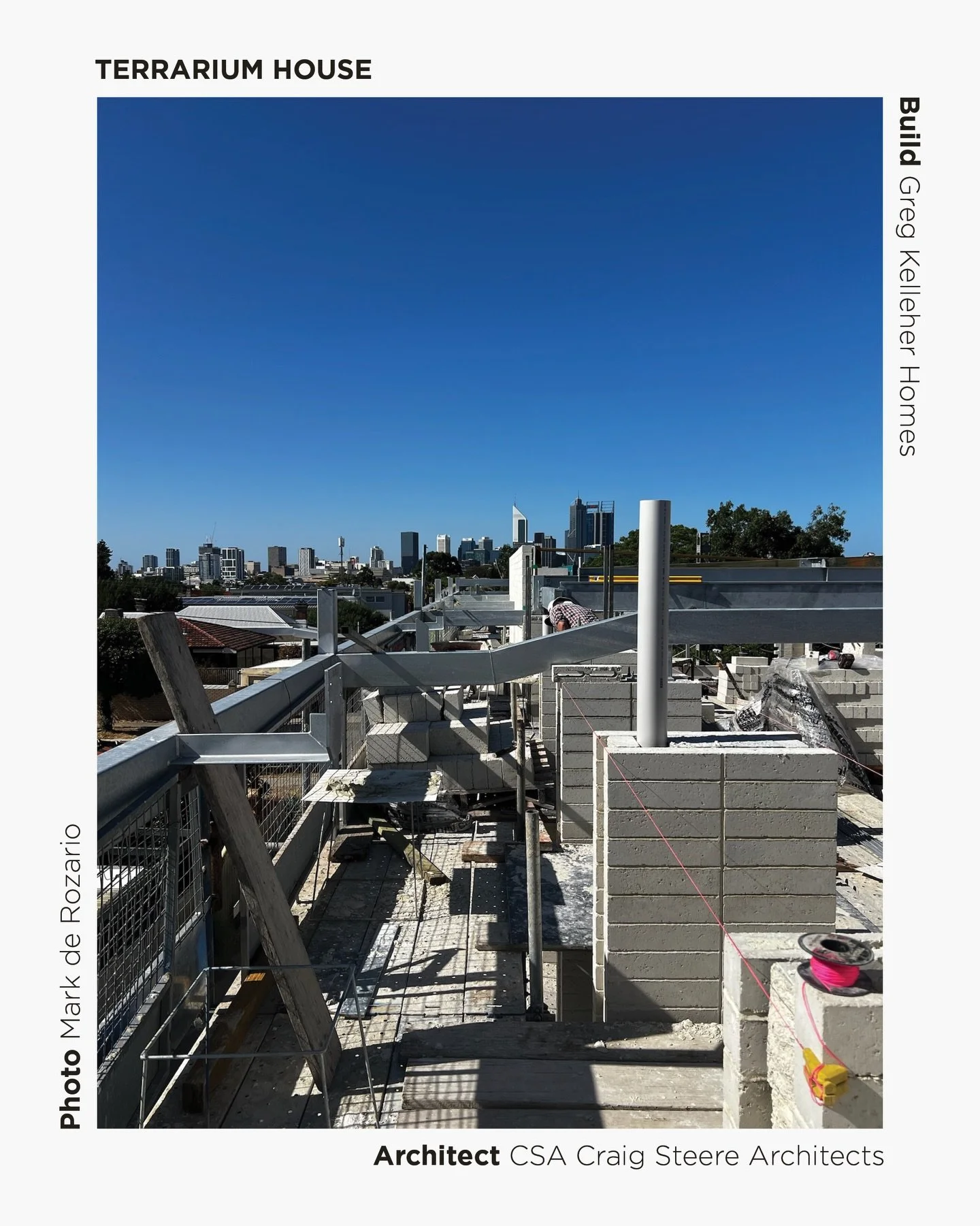 Blockwork topping out at our Terrarium House, and we are looking forward to seeing roof cover soon!
&bull;
Build: @gregkelleherhomes
Photo: @mad2407 
@craigsteere @dan.robertson_ 
#CSATerrariumHouse #architecture #australianarchitecture #architecture