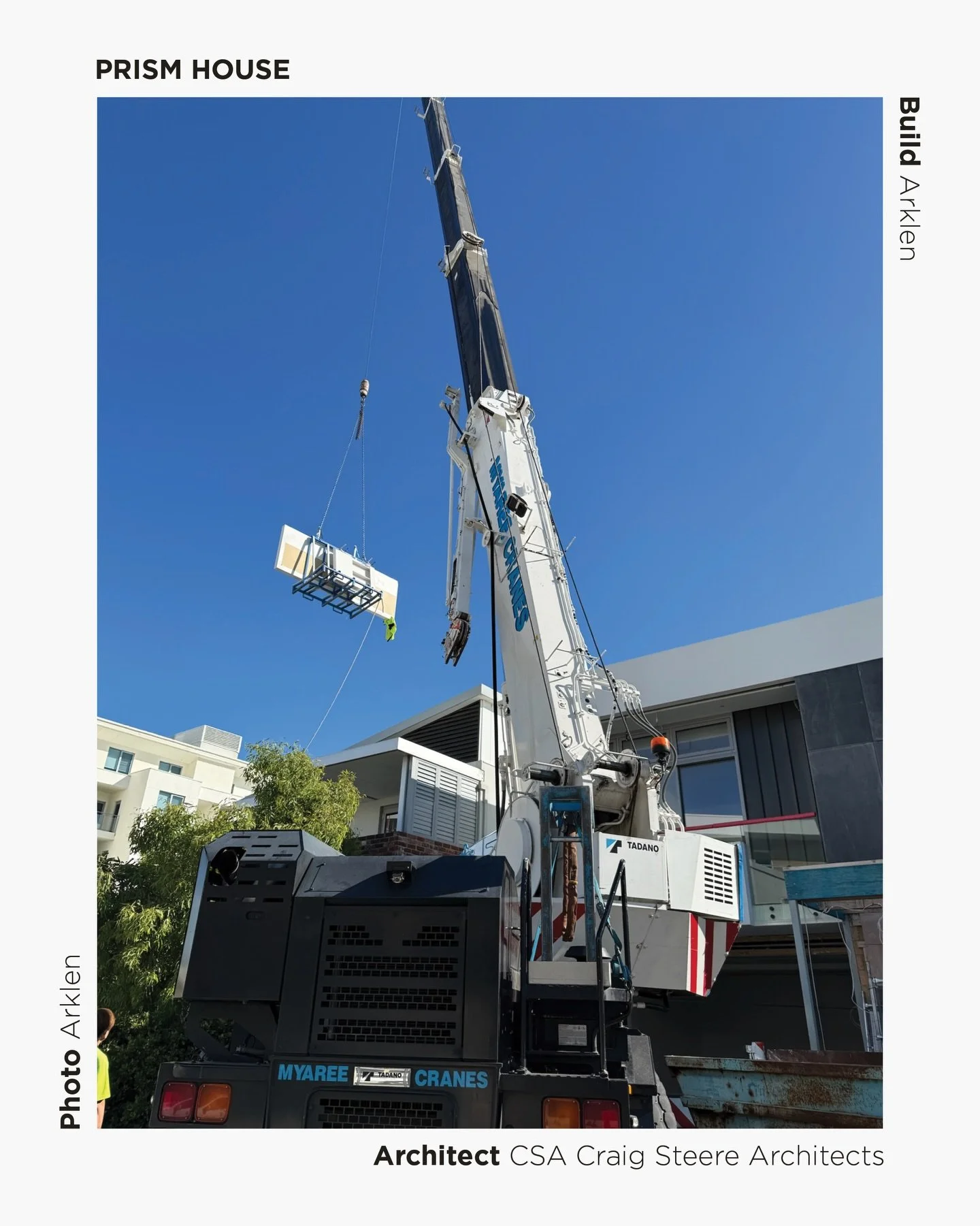 To avoid having a join line in our Prism House kitchen benchtop as intended, the legends at @arklen_ organised to crane it fully into the courtyard, and removed a window temporarily to keep the benchtop in one piece!
&bull;
Build: @arklen_ 
Photo: @m