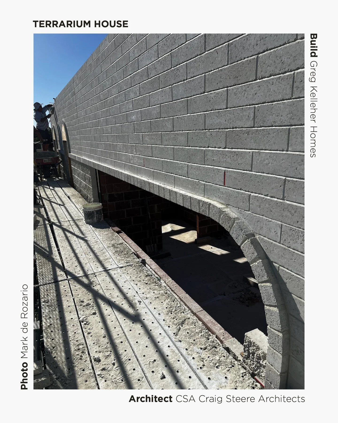 Finishing touches to blockwork at #CSAterrariumhouse the team at GKW has shown great care in achieving a sharp, quality finish to the split face piers, feature arches and brick soffits.
&bull;
Build: @gregkelleherhomes
Photo: @mad2407 
@craigsteere @