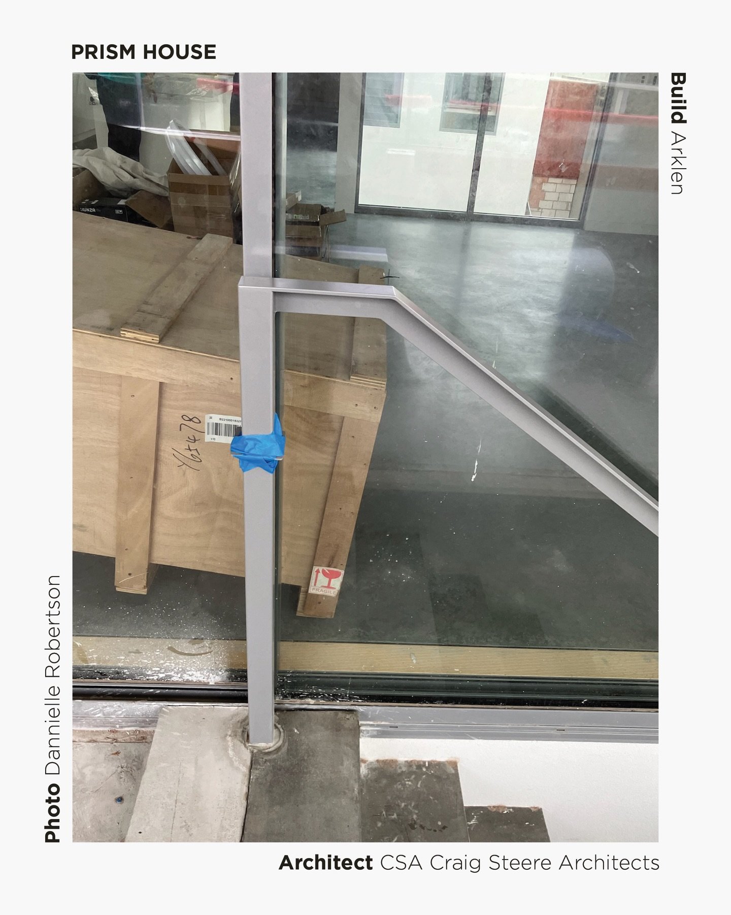 Careful detailing to ensure the handrail lines up with the sliding doors. Thanks to @arklen_ for the attention to detail for construction.
&bull;
Build: @arklen_ 
Photo: @dan.robertson_ 
#CSAPrismHouse #architecture #australianarchitecture #architect