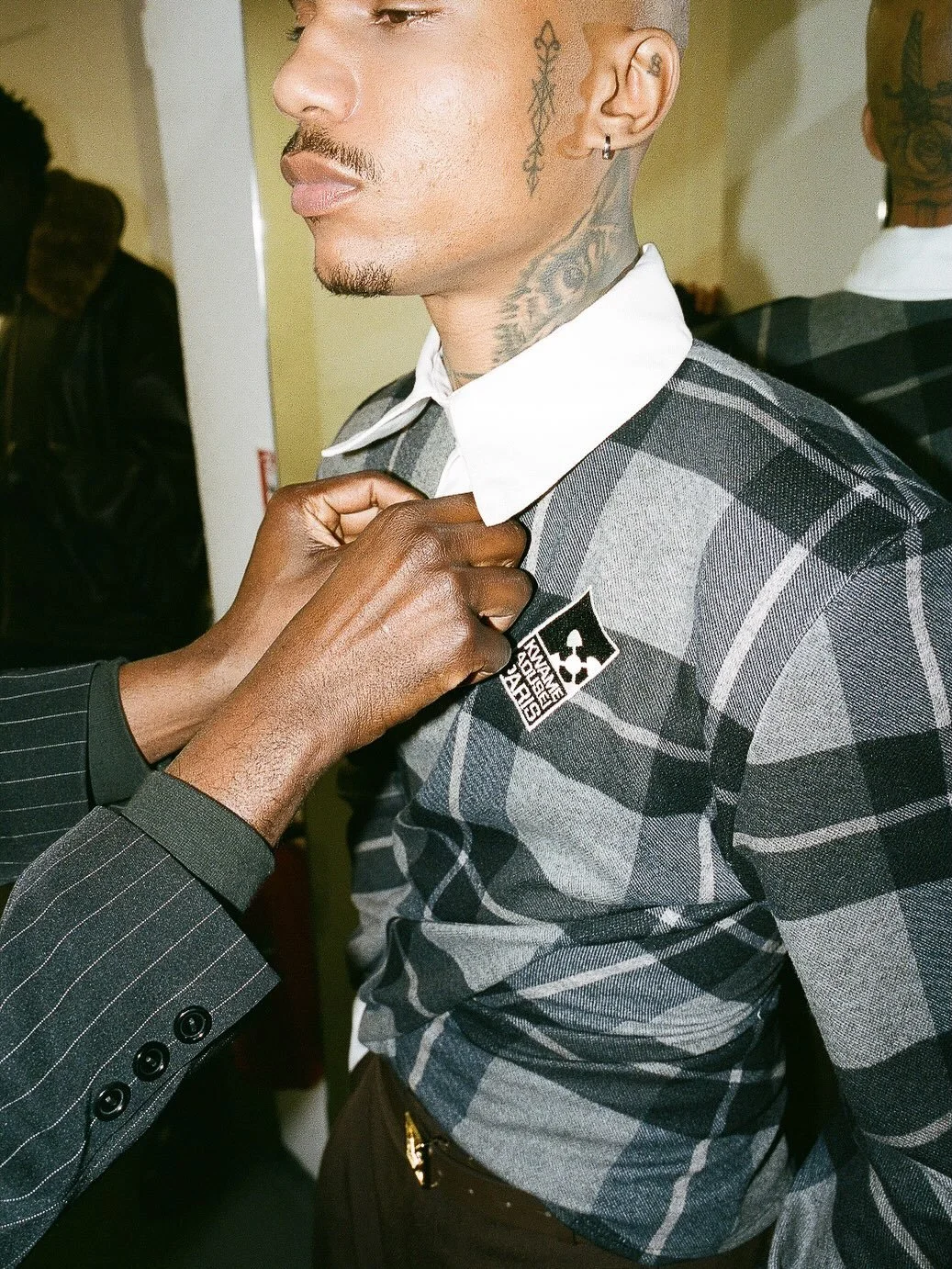 BTS from the @kwameaduseionline PFW debut

Creative Direction - @iamkwameadusei
Show Score - @mattjonesorchestra
Show Production - @waddonmedia
Photography - @sansho 
Stylist - @rrrfbbb
Set Design - @midorixyamamoto
Lead Makeup - @alexandraa_ha
Makeu