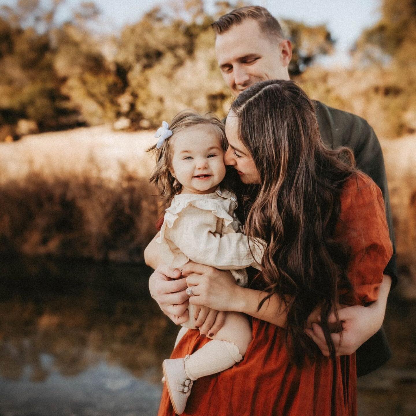 Exciting news, everyone! 🍂 My fall mini sessions are officially live and ready to roll! I'm seriously pumped to reconnect with my awesome returning families and to welcome all you new faces out there. Go ahead and take a peek &ndash; the link's righ