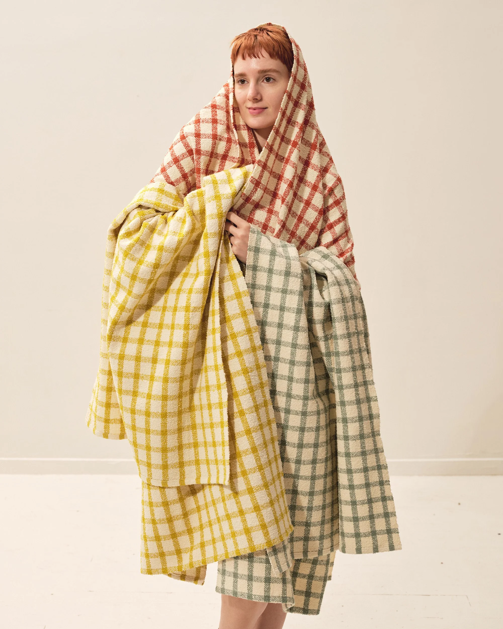 23-04_Bath_Colorful_Model_01-b4x5.jpg