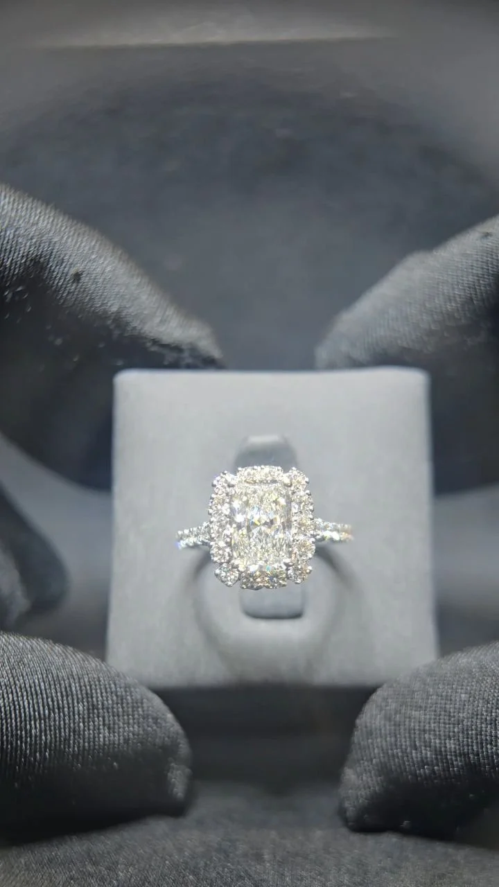 💎 Radiance Redefined 💎
A masterpiece that captures pure brilliance — this 14K White Gold Radiant Lab-Grown Diamond Ring is elegance elevated.
✨ 2.03ct Radiant-Cut Center Diamond (VS2, F Colour)
✨ 0.97ct Lab Diamonds (VS2, F Colour)
✨ Total Di
