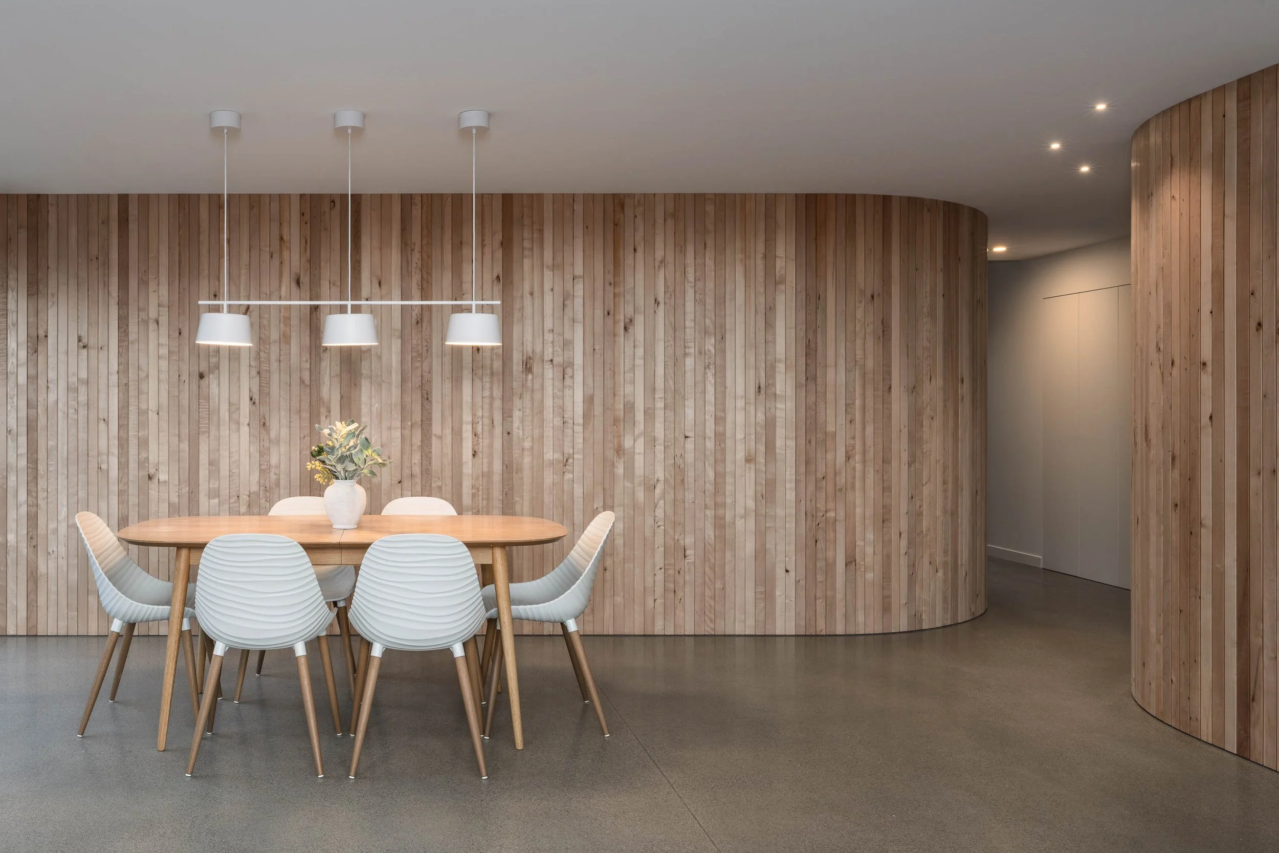 Curved feature wall in Packer, a home built by Shackleton Building in Wanaka