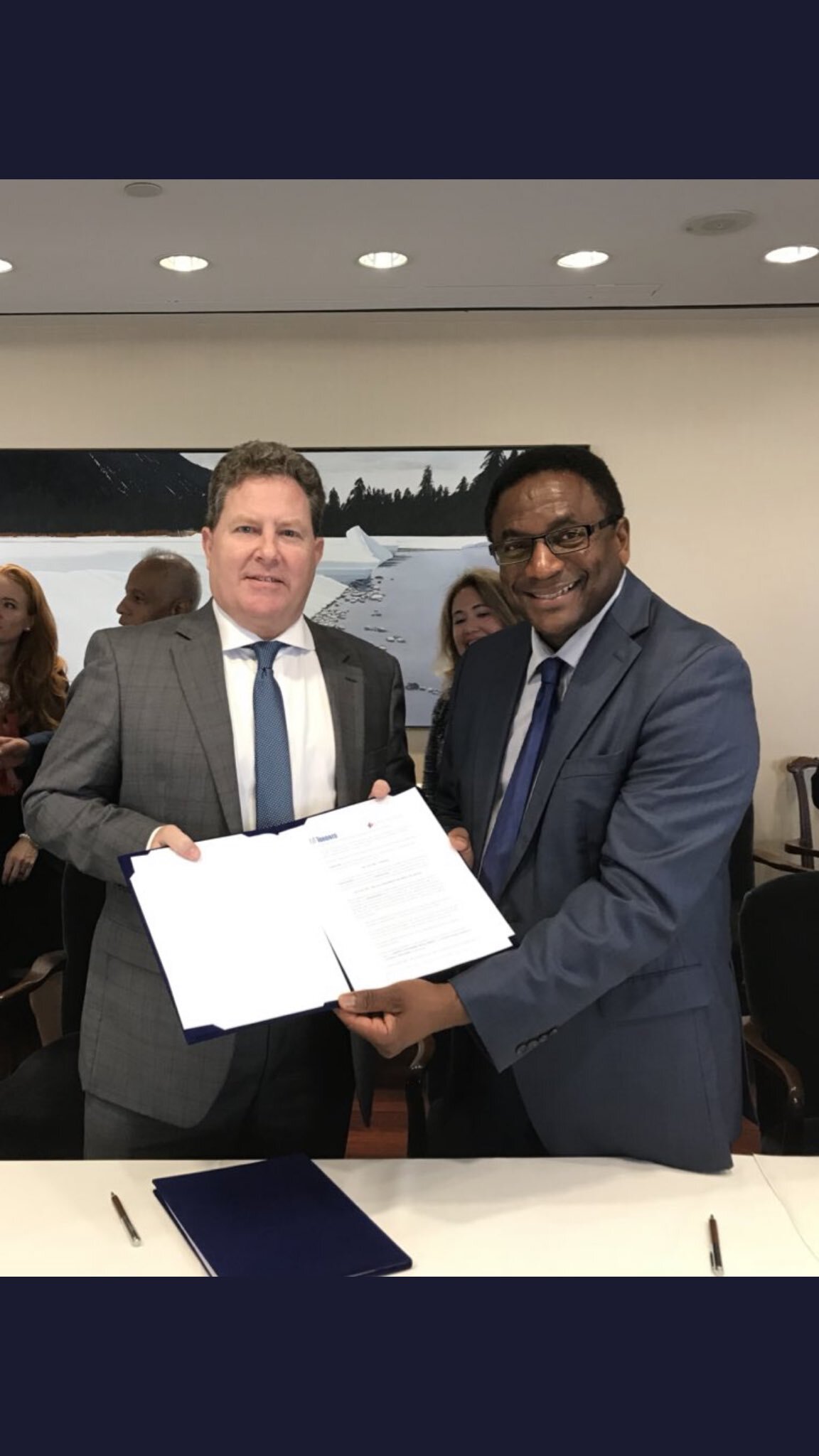 DpdhYH-X4AEObRL.jfif