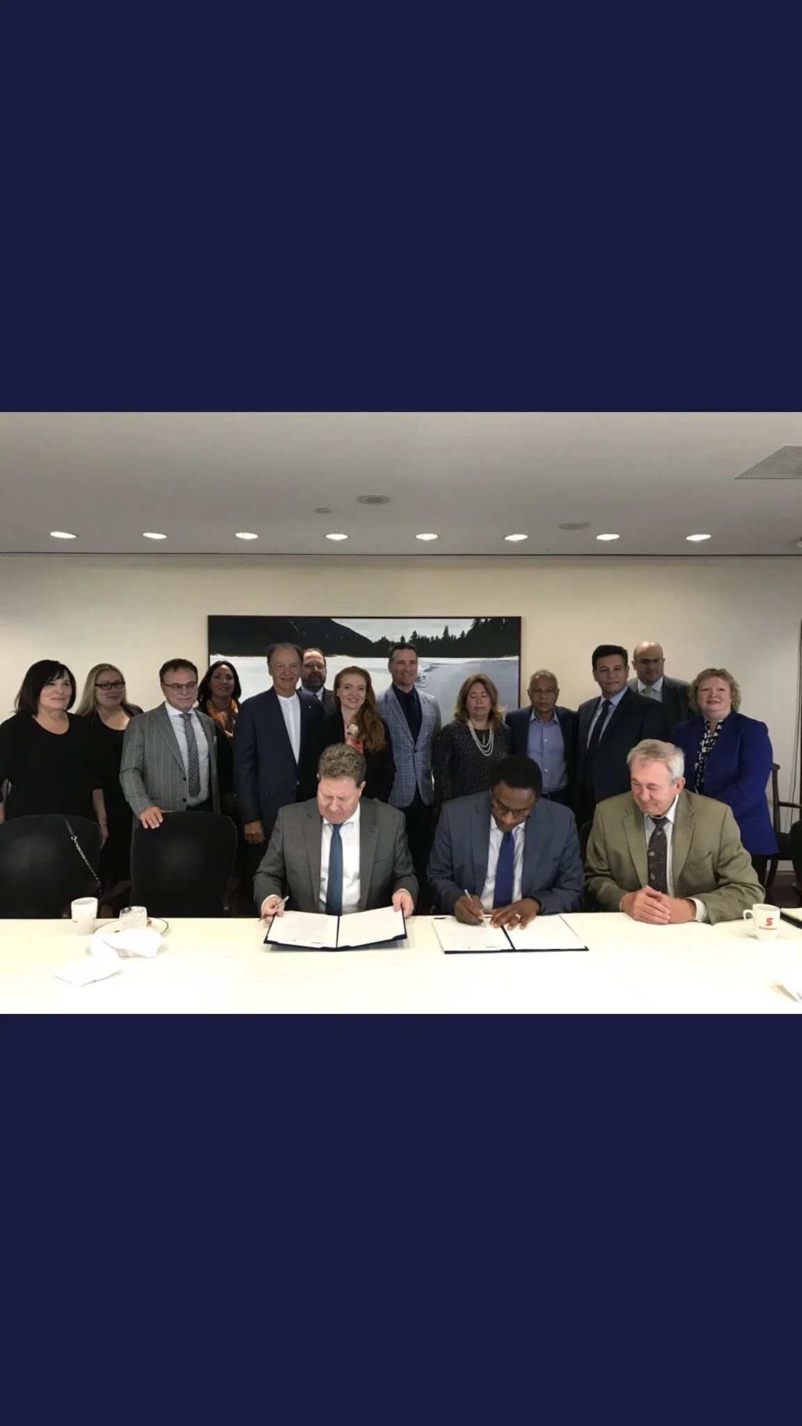 DpdhYIAW0AAnoLR.jfif