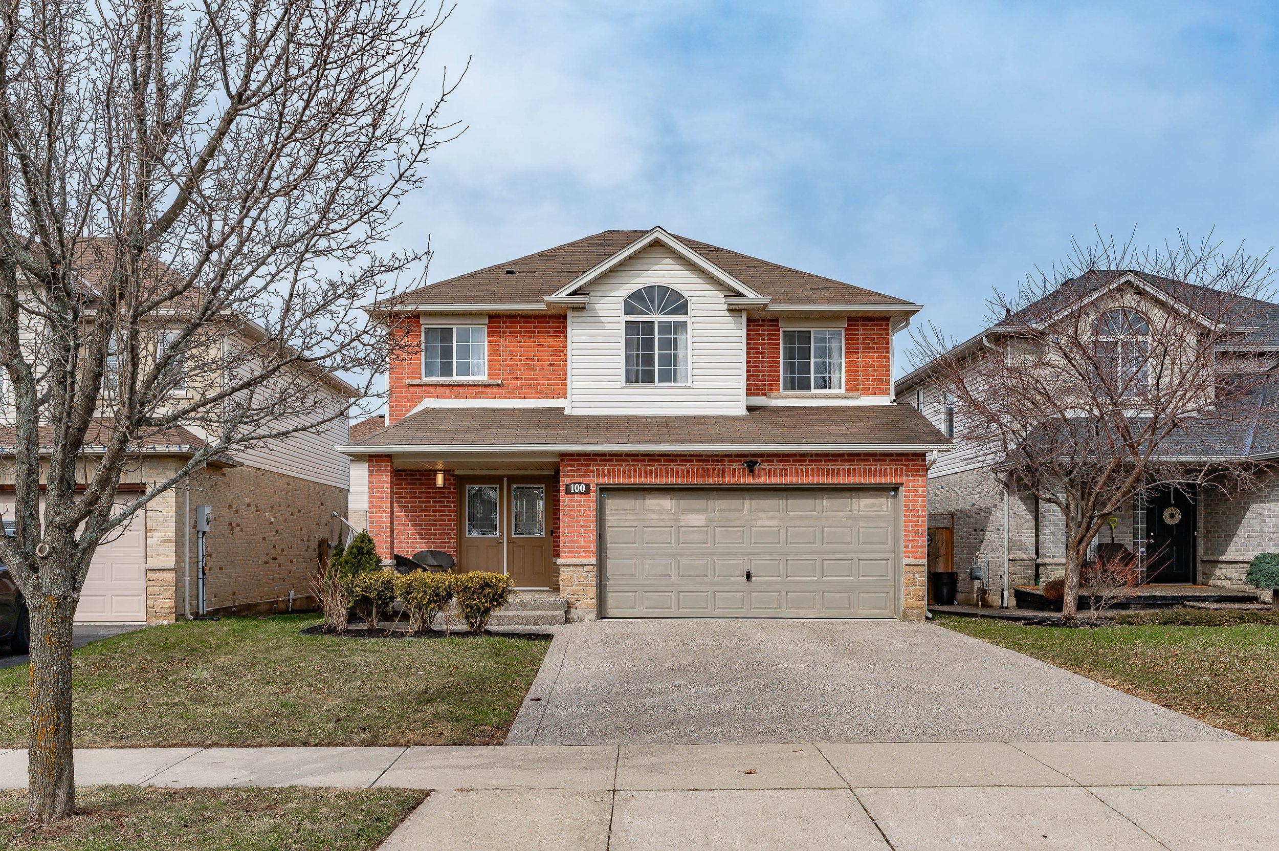 Front of house 100 Thames Way, Mount Hope, Hamilton Mountain