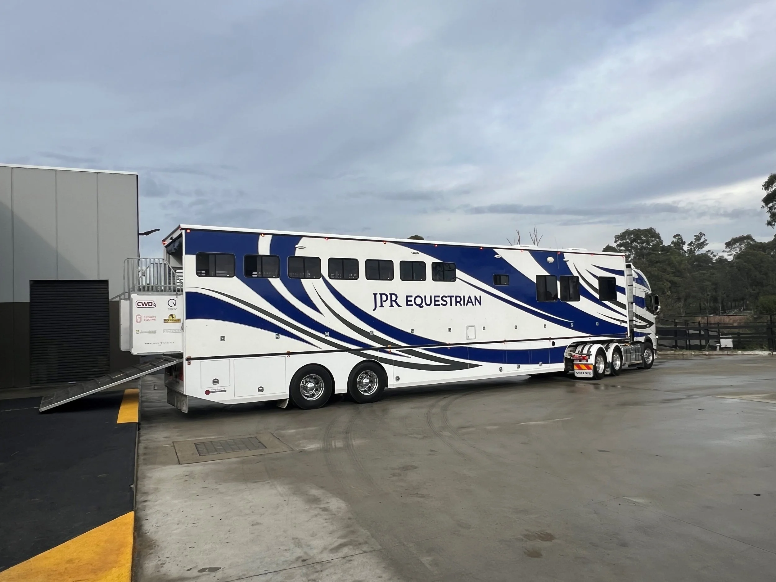 horse transport safe loading area