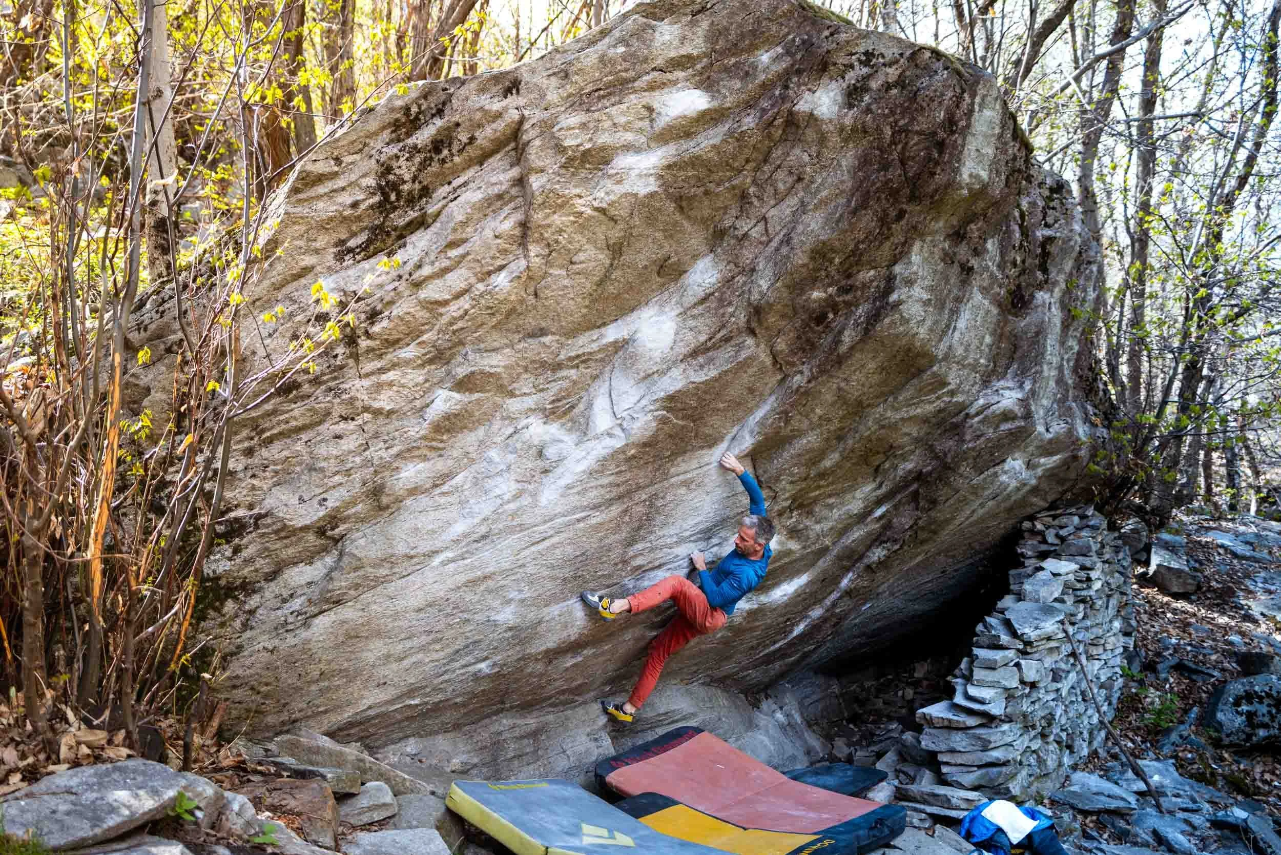 bouldering-switzerland-climbing-swiss-bouldering-ales-photography-1.jpg