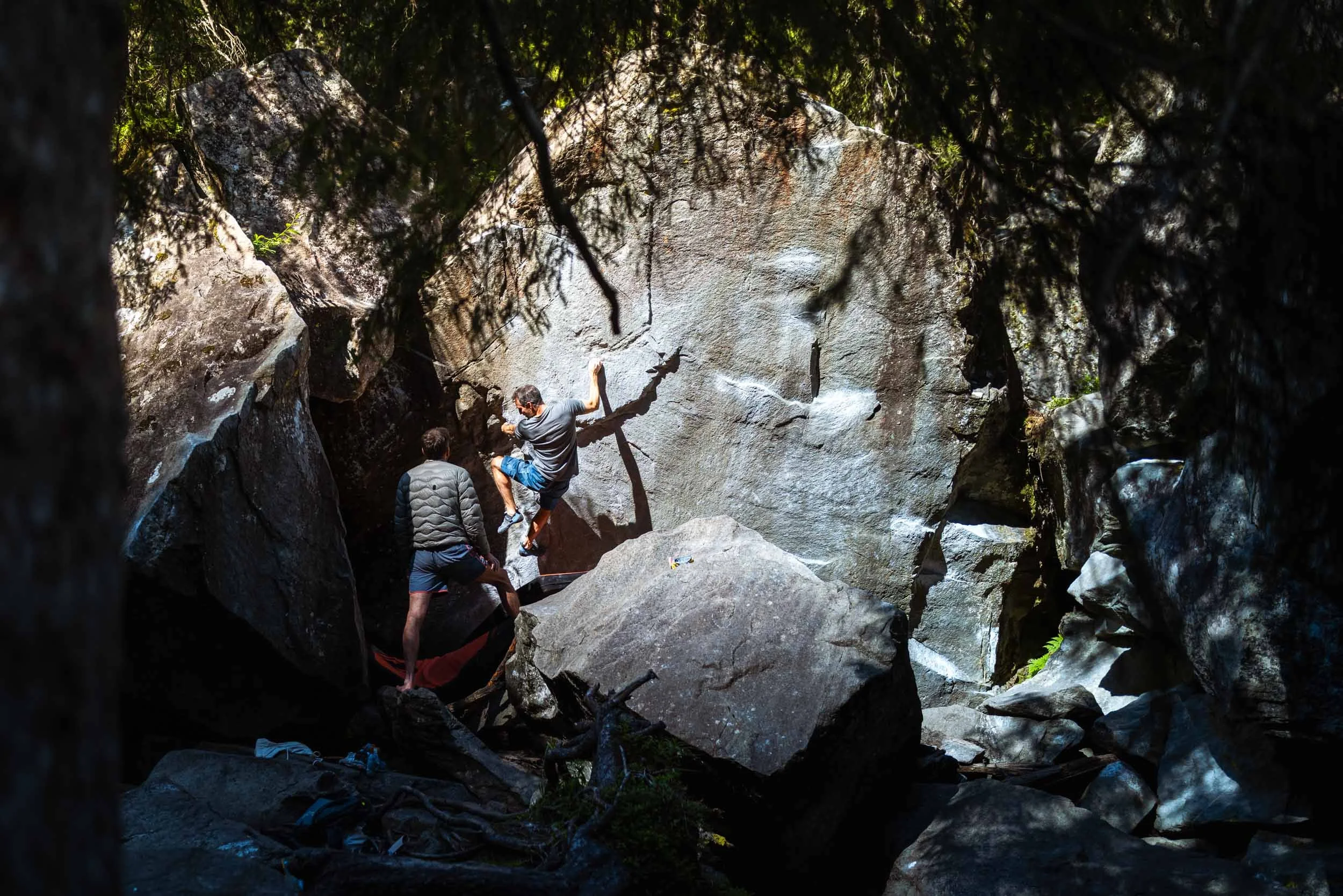 bouldering-switzerland-climbing-swiss-bouldering-ales-photography-3.jpg