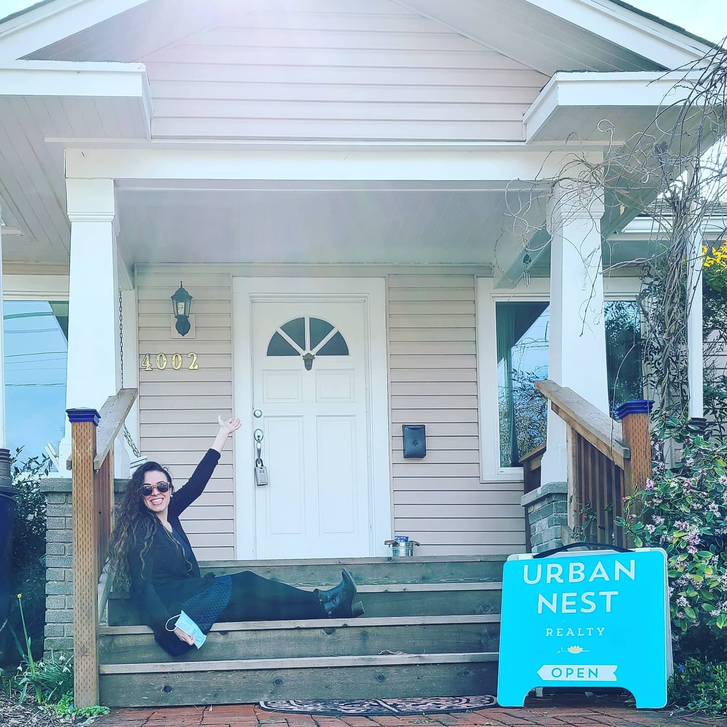 SUNNY PORTLAND DAYS- Please Stay!! Got to host an open house, soak up the sun, and talk with some cool folks about our unique market and how to play in this real estate game! (with masks, hand sanitizer and social distancing of course) #hostesswithth