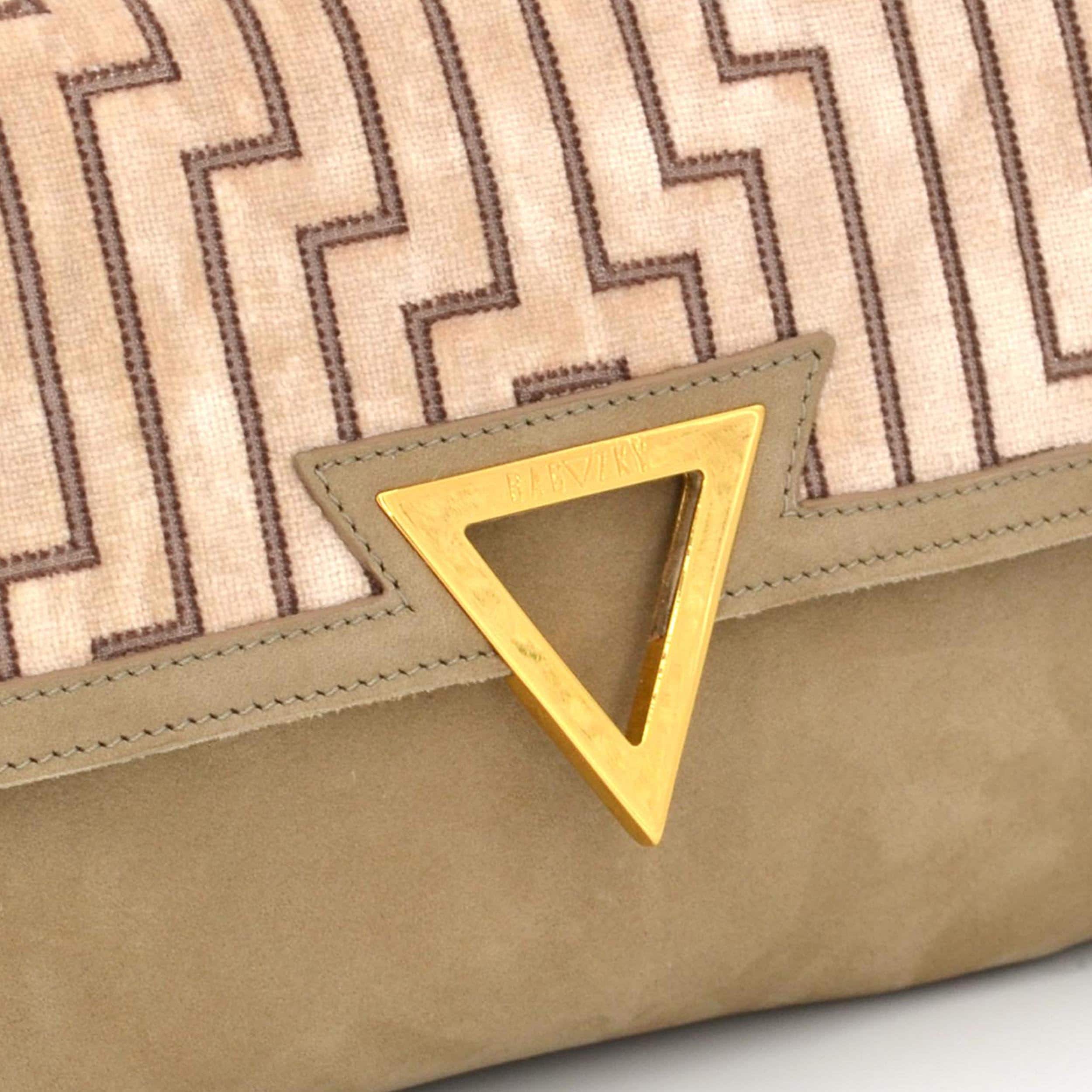 Detail of the Gold plated brass Emblem, with the Bagazky lettering engraved. You can also get a closer look on the fabric.