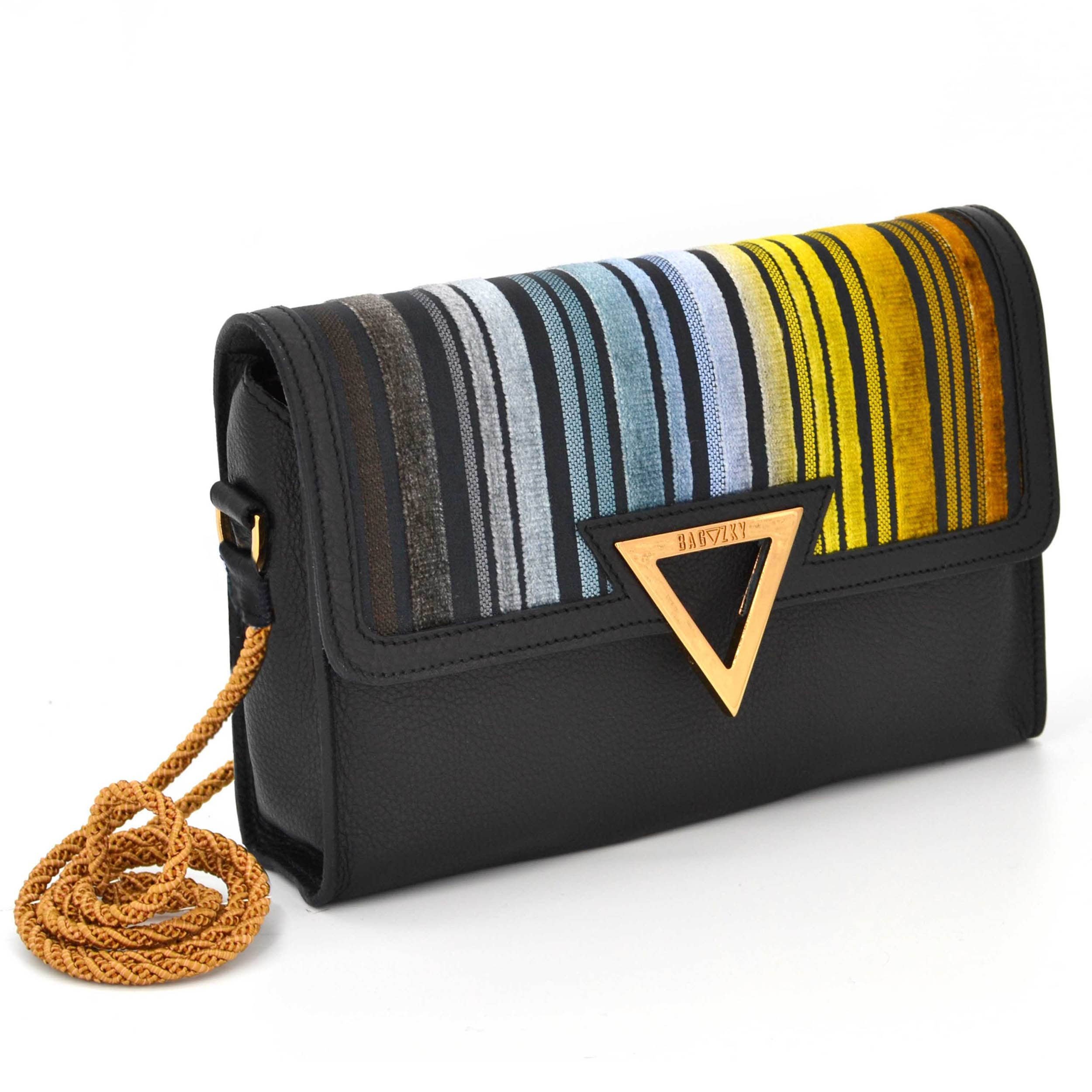 Side view of the striped Tappezzeria Clutch. It´s a one cut with side panels inserted.