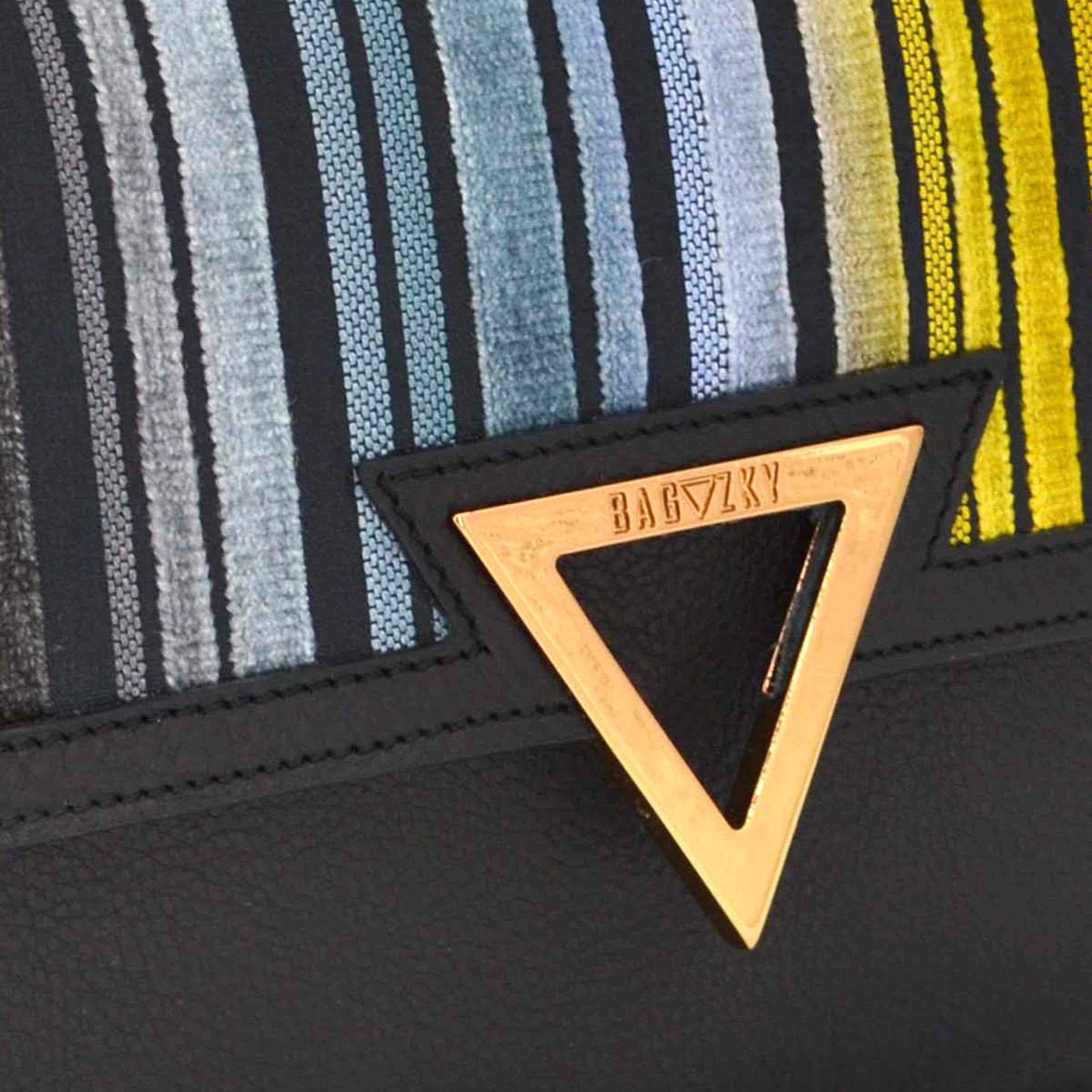 Detailed look on the gold plated brass emblem with the BAGAZKY lettering. It´s a dark golden tone, that fits perfect to the fabric.