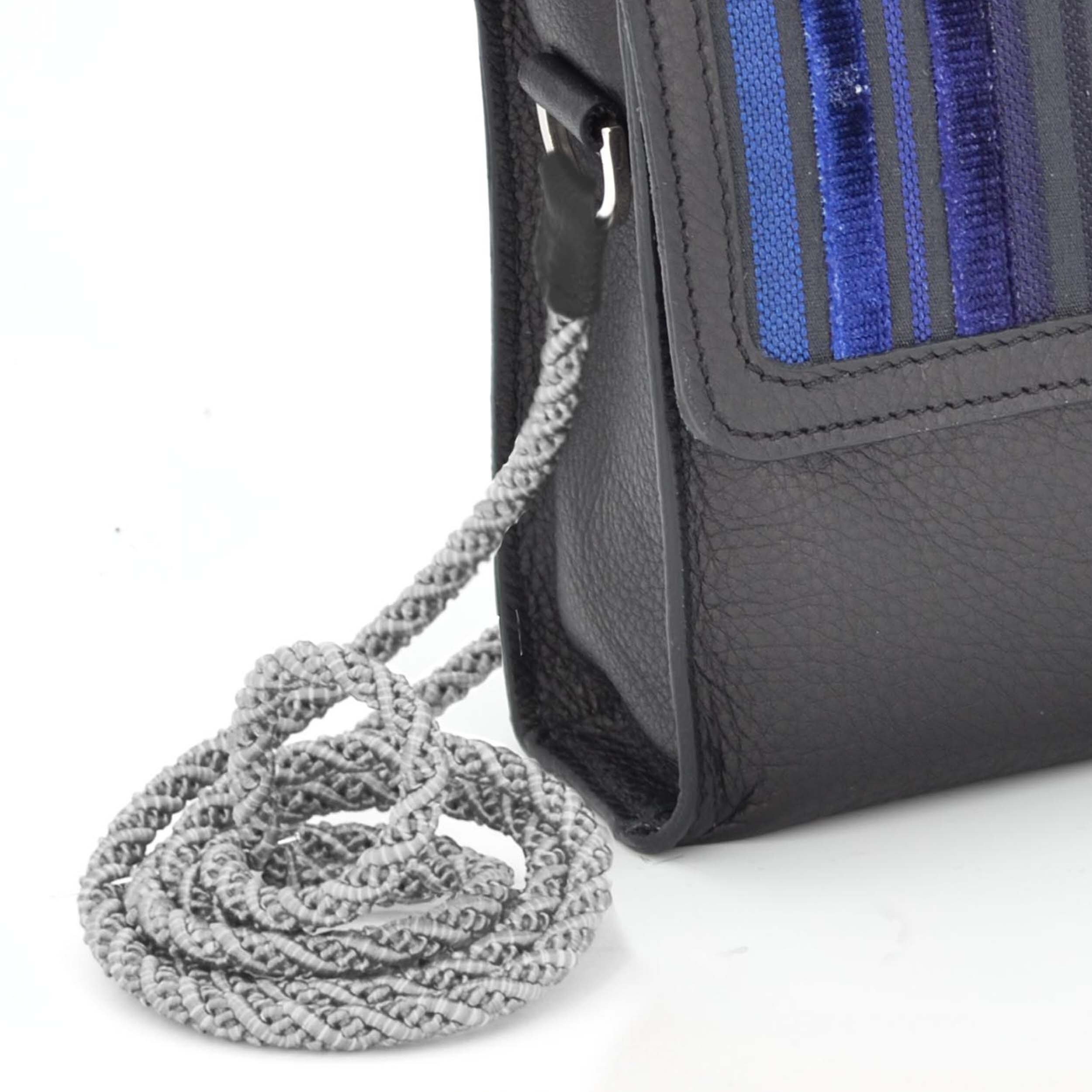 Detail of the handturned silver passament cord. It´s usually used for furniture, but it is sturdy enough to be a handle an is much softer than a metallic handle.
