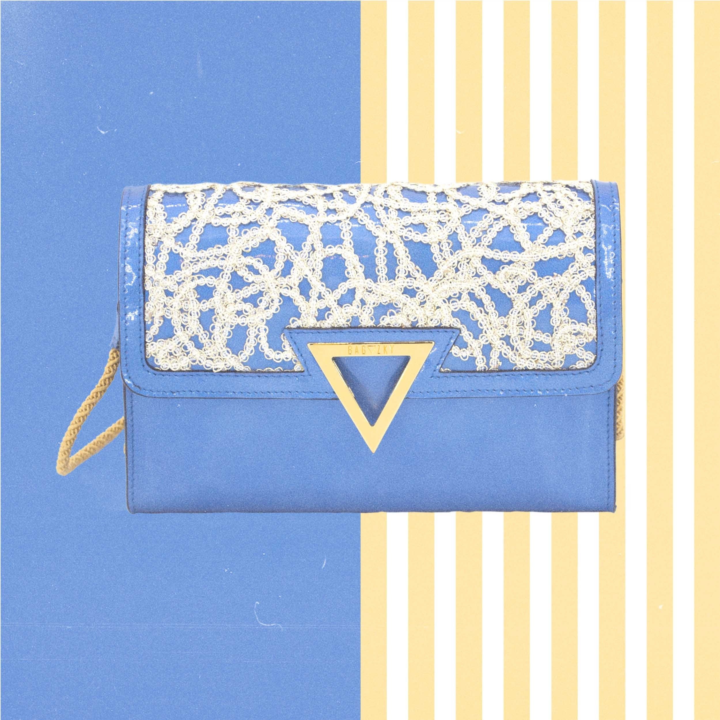 Moodpicture of the azure blue colored handbag. It shows the bag as it was laying on the beach and in the azure colored water.