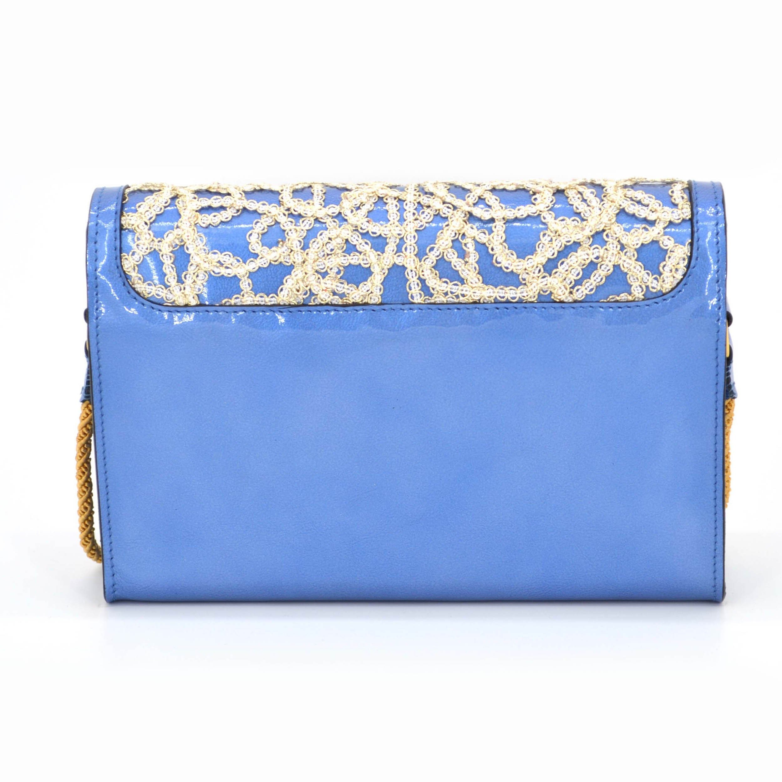 Back view of the leather purse. You can see how glossy the leather ist.