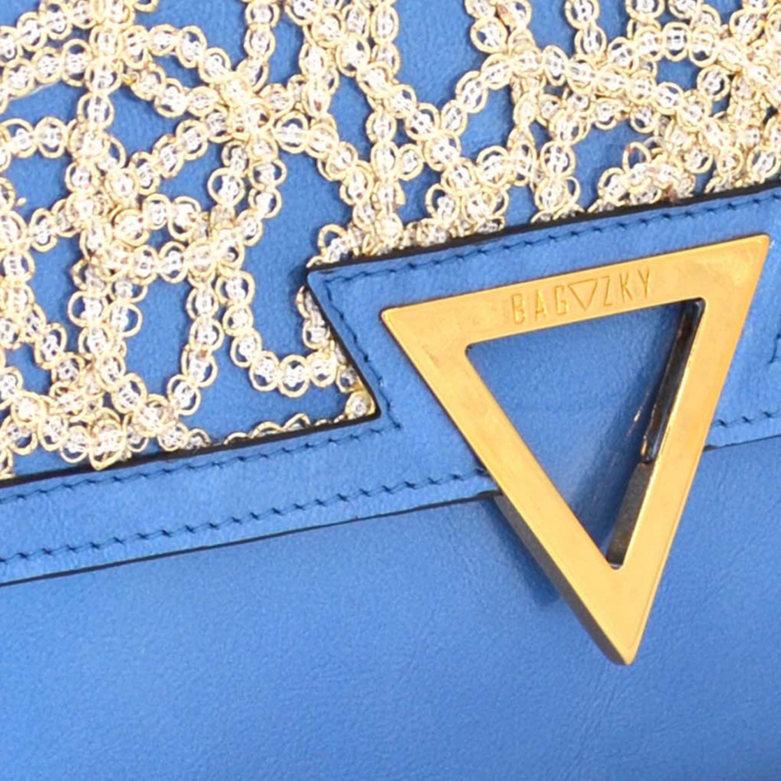 Detailed view on the gold plated brass accessoire, with the engraved Bagazky lettering.