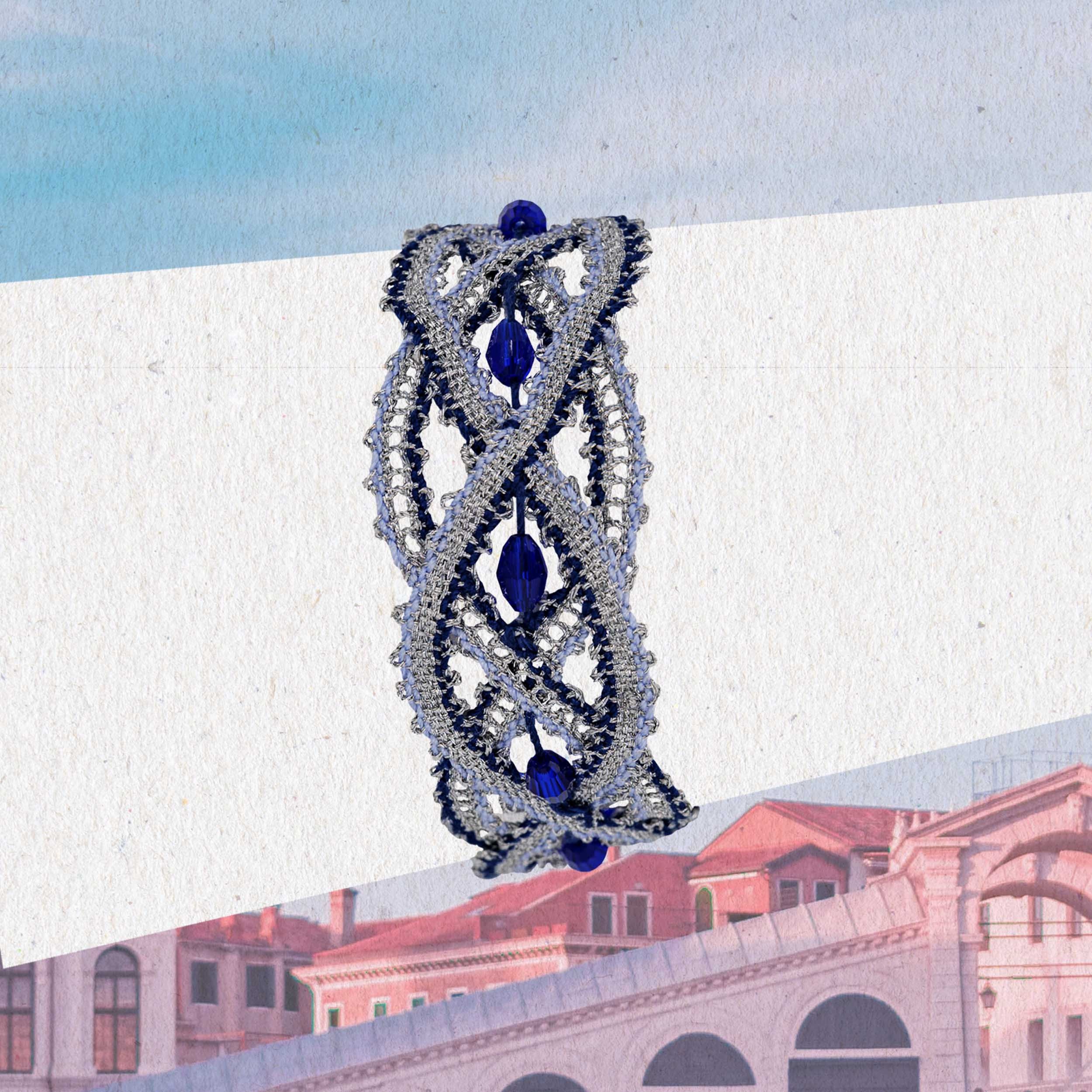 Bohemian glass beads, shimmery lurex thread and mercerized embroidery thread make this bracelet an absolute eye-catcher.