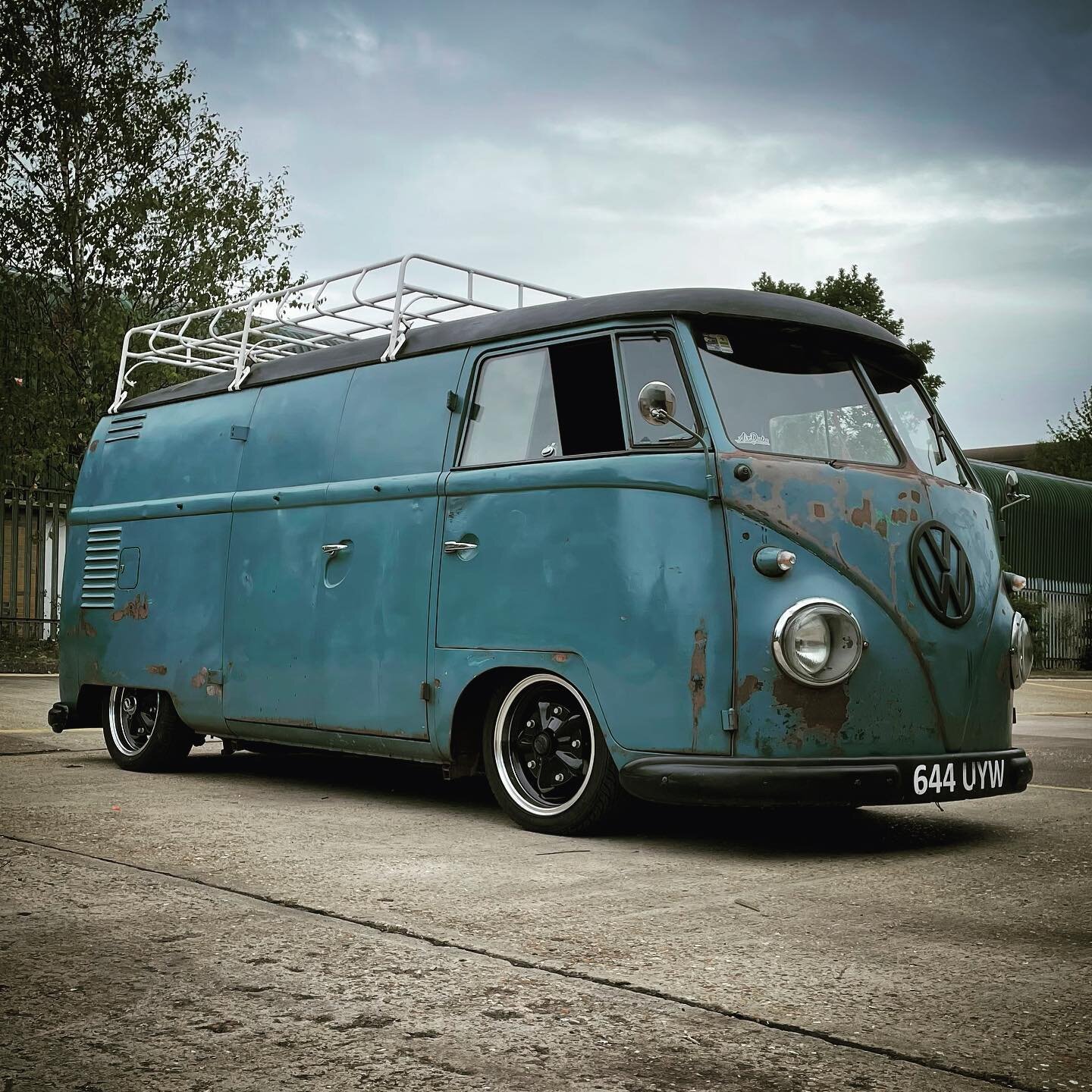 I am the proud new owner of this bus and I&rsquo;m absolutely chuffed! 

Today&rsquo;s YouTube video explains more, I hope you like it!
 ⠀⠀⠀⠀⠀⠀⠀⠀⠀⠀⠀⠀
I can&rsquo;t wait to take it to some shows very soon, love it! 
 ⠀⠀⠀⠀⠀⠀⠀⠀⠀⠀⠀⠀
#vw #vwsplitscreen #s