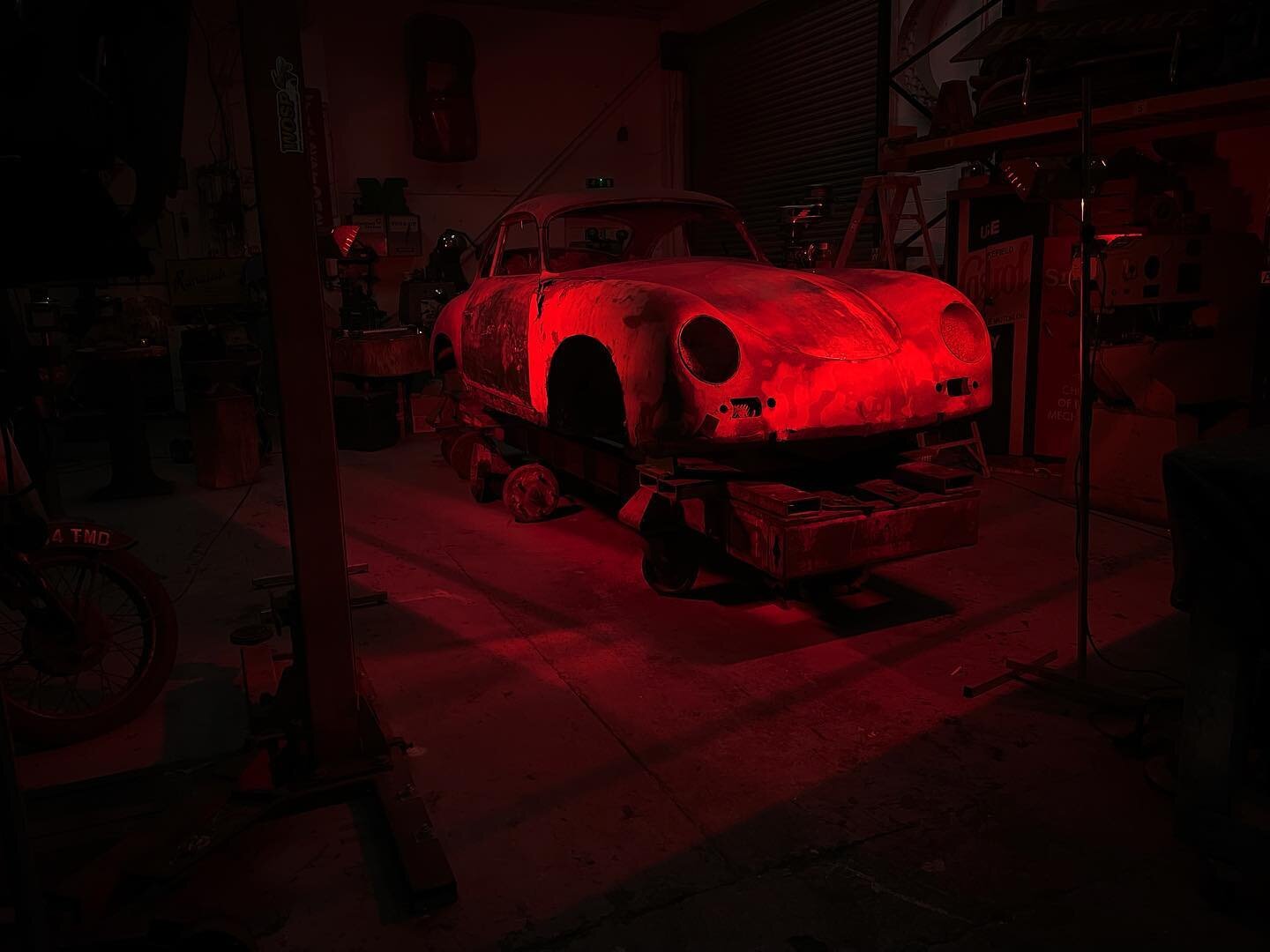 It&rsquo;s an exciting day today, I am getting the Porsche 3D scanned! 
 ⠀⠀⠀⠀⠀⠀⠀⠀⠀⠀⠀⠀
It&rsquo;s a fascinating process I have never had any experience with before, having a 3D model of the car will help me so much with the restoration, I can&rsquo;t 