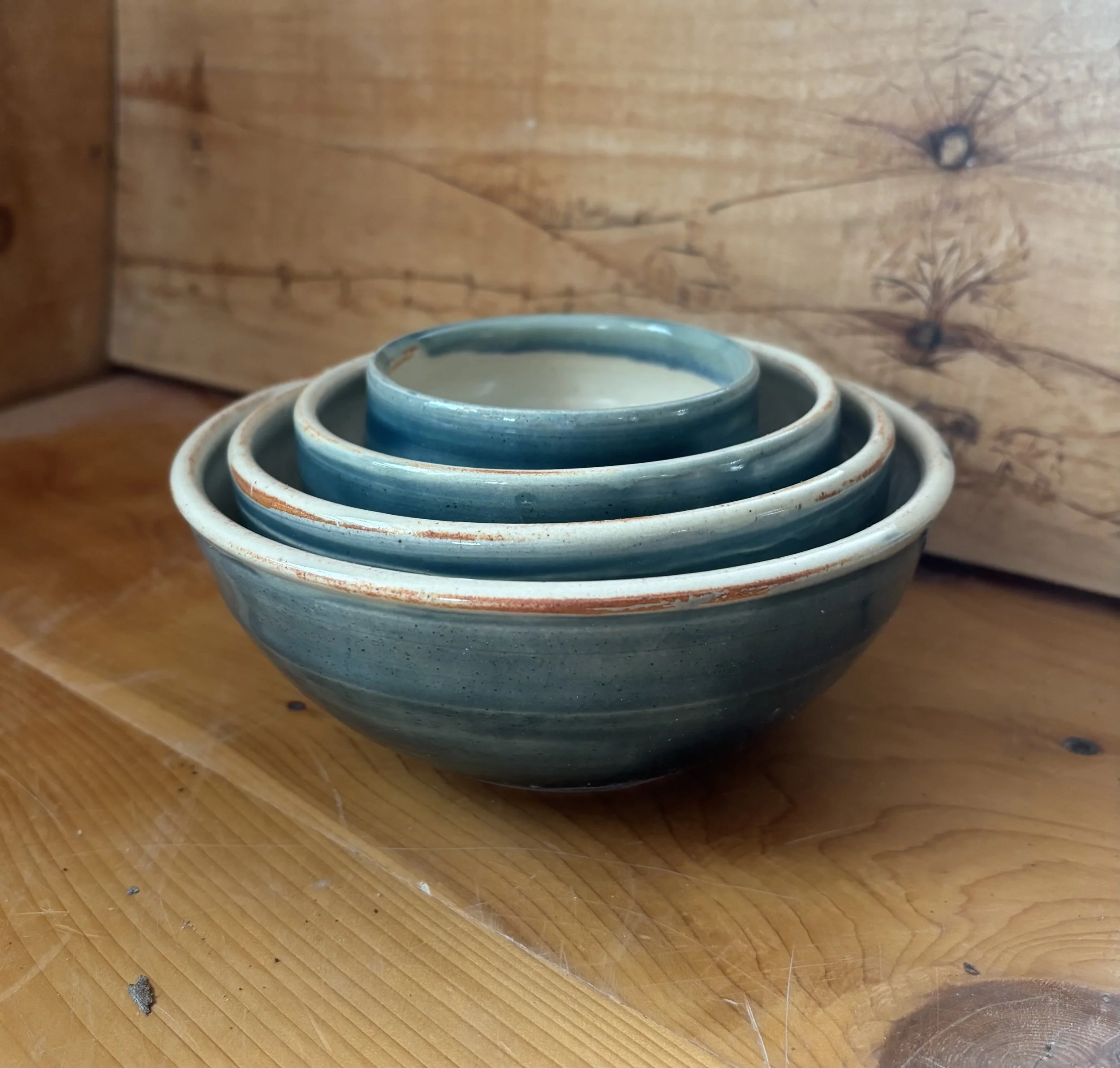 Nesting bowl set
