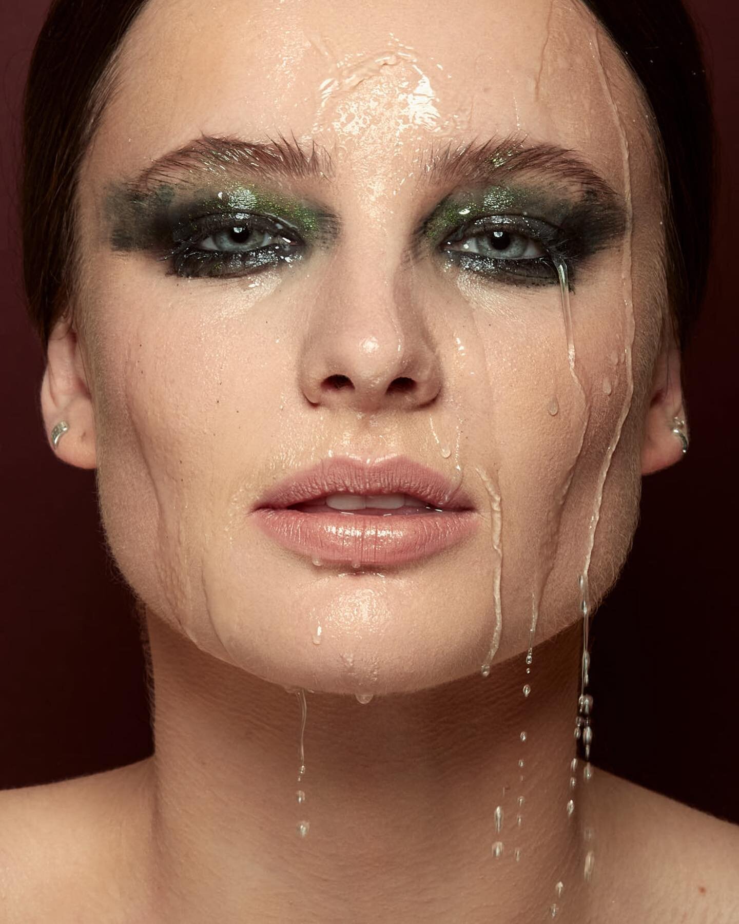 When it&rsquo;s raining in my studio&hellip; ☔️😁 I just LOOOVE using liquids in my beauty shots. What do you guys think? ☺️
Model @oliviaritbergeris &bull;
Makeup @jenhuntermakeup &bull;
Photo and retouch @verachange_photo &bull;
#beautyphotography 