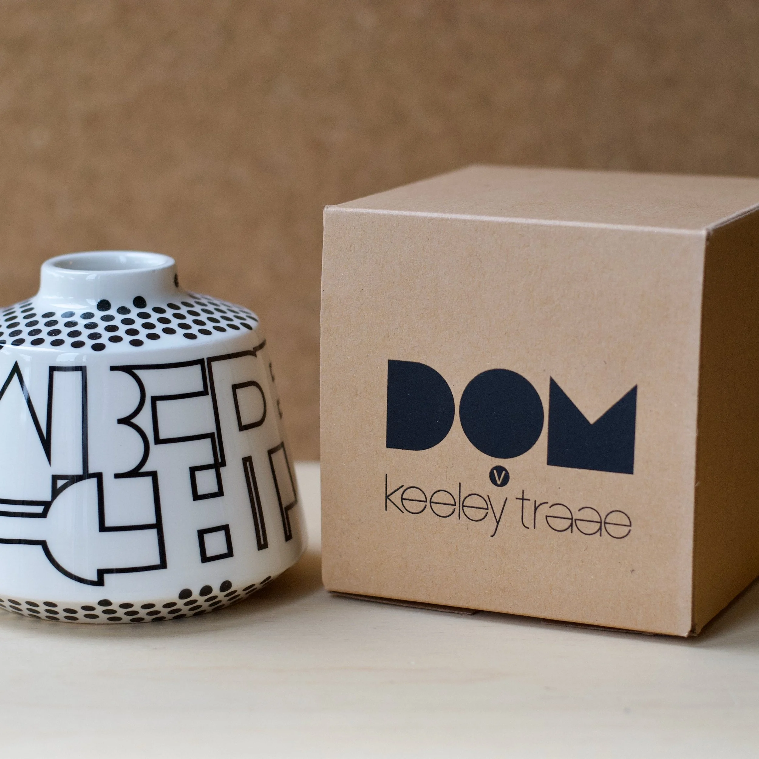 DM KT Vase 4 with box - 1.jpeg