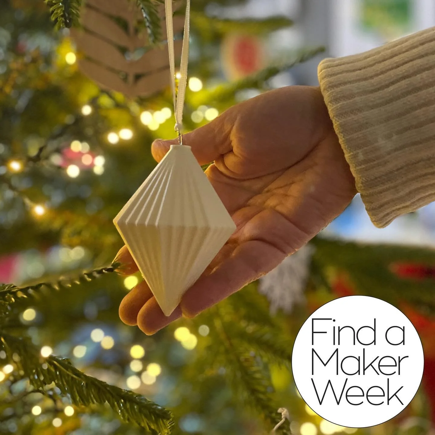 It&rsquo;s day 4 of @find.amaker week and today&rsquo;s prompt is OUR FAVOURITE TRADITIONS at Christmas time.
It has to be decorating the tree for me, I designed my first collection of baubles last year and loved dressing the tree with some of my own