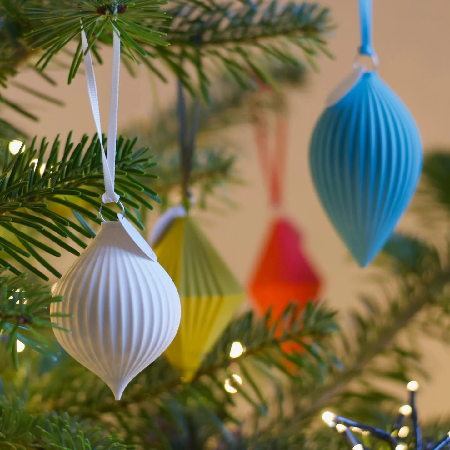 After my last show of the year I get to have fun decorating my own tree!
There are still a few baubles on my website, and with my last postal date of Wednesday 17th there&rsquo;s still time to grab yours.
HAPPY CHRISTMAS 🎄 

U.K shipping only 
Royal