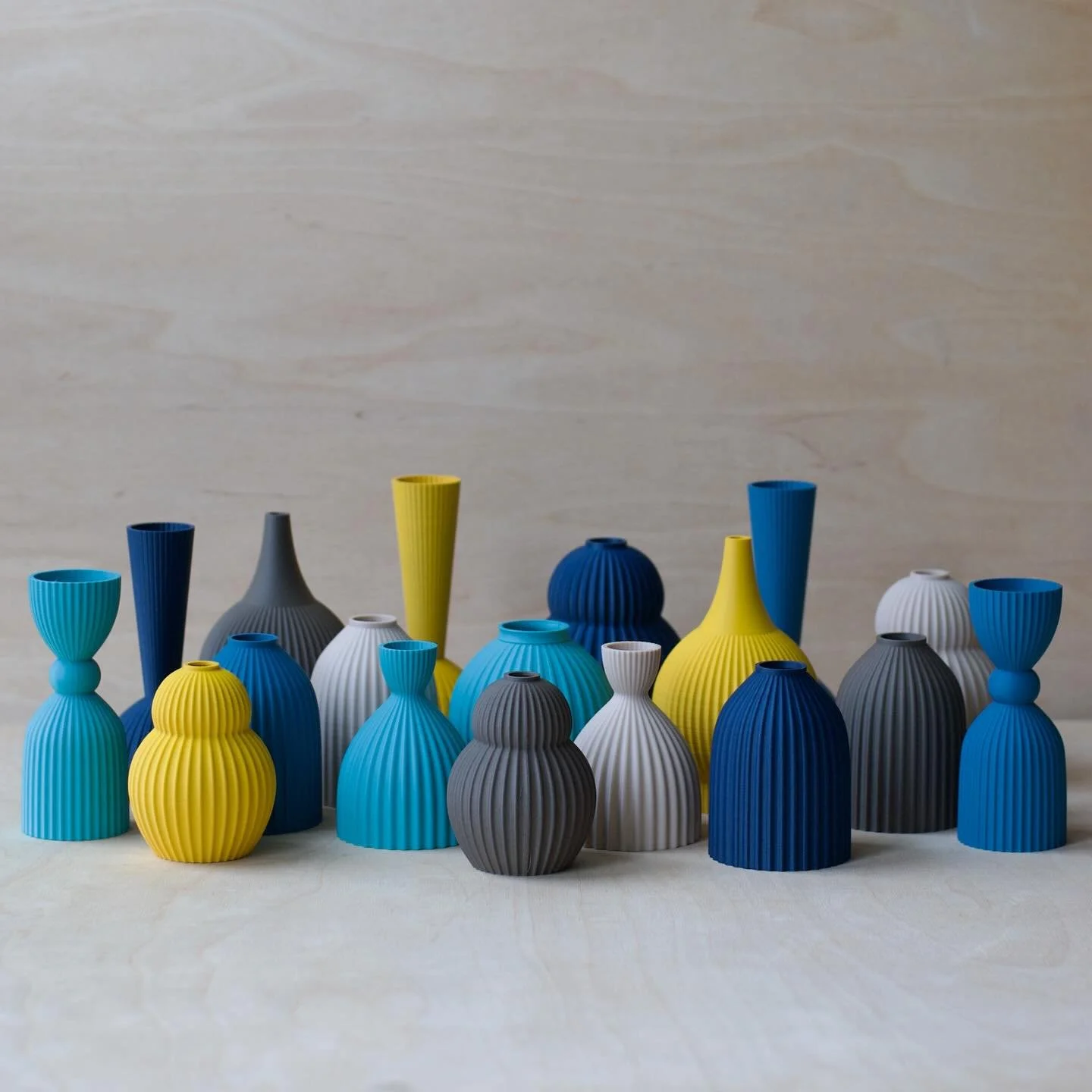 Happy to share a new stockist for 2026!
@gwelvagallery in Marazion, Cornwall.
A new gallery owned by Anna of @bluemagpiecraft 
Opening soon in this beautiful part of the country. 
This colour and shape group selected by the team @gwelvagallery 
Thank