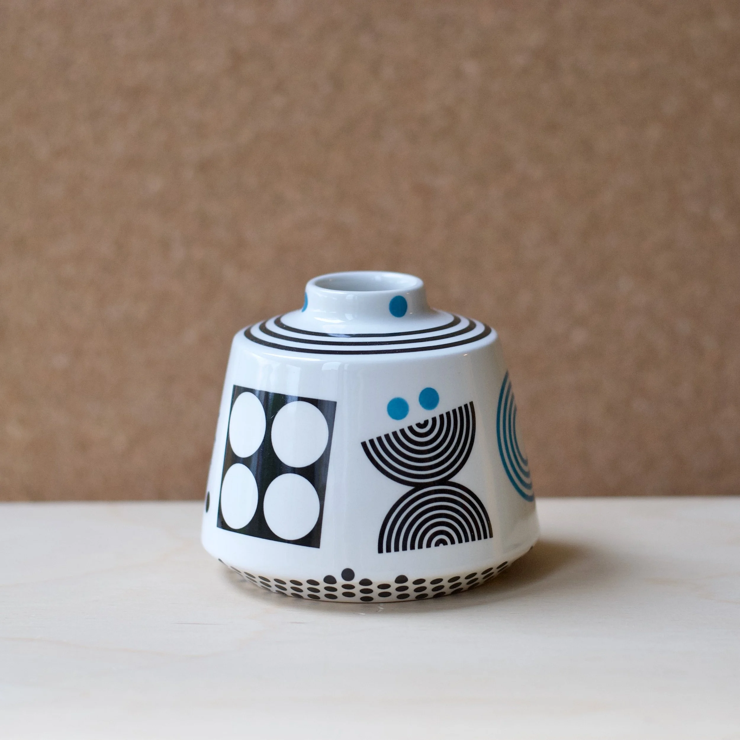 DM KT Vase 17 side - 1.jpeg