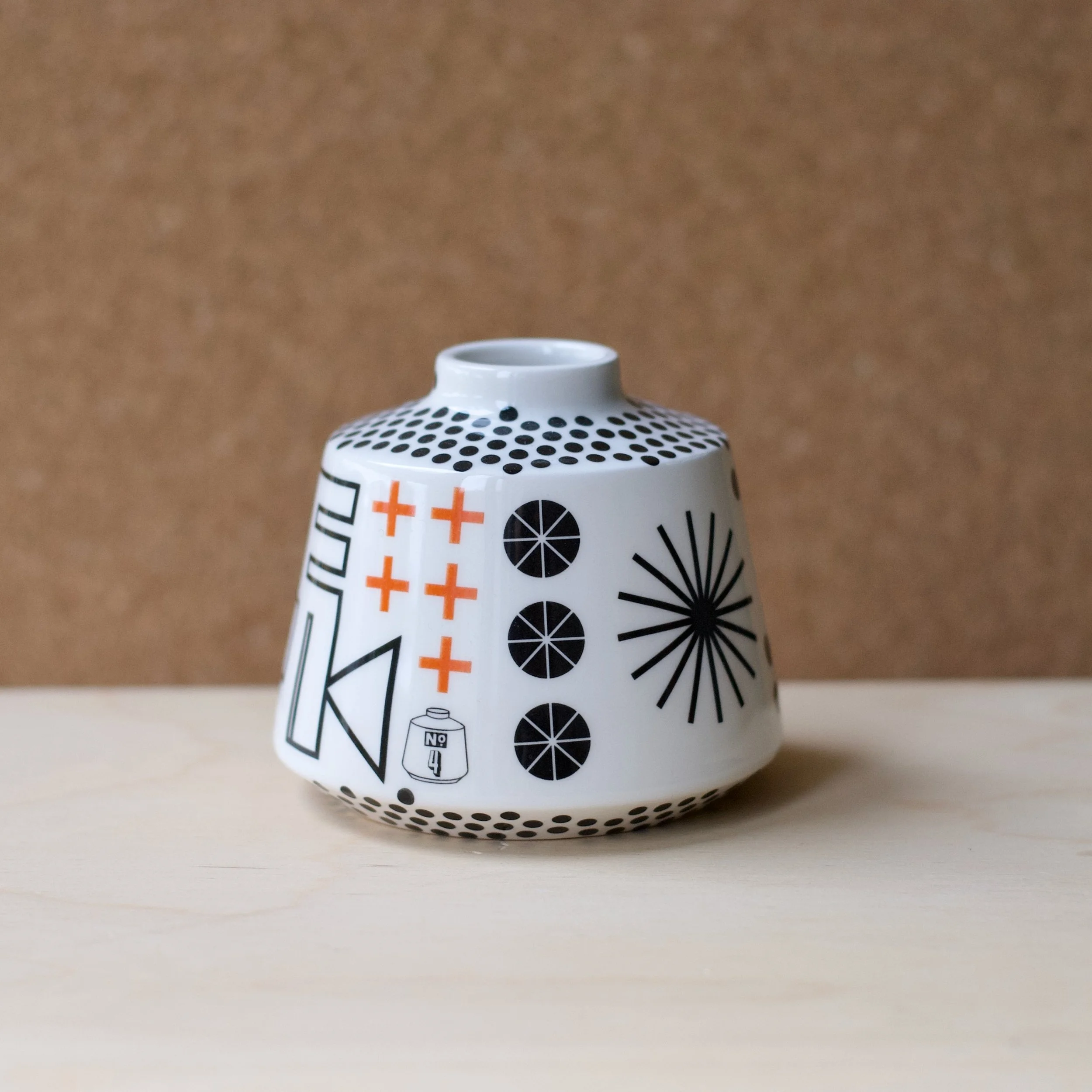 DM KT Vase 4 with side - 1.jpeg