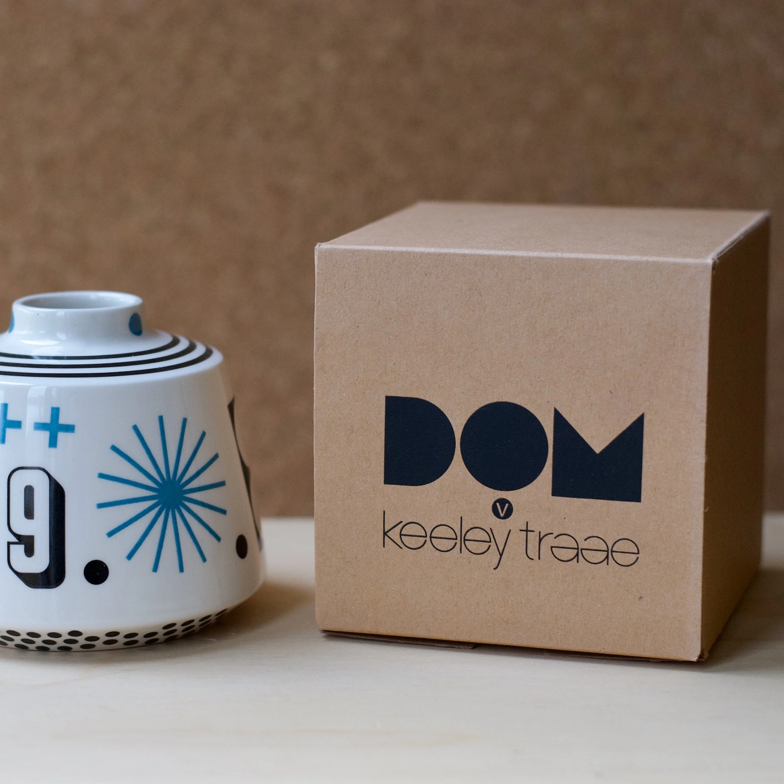 DM KT Vase 17 with box - 1.jpeg