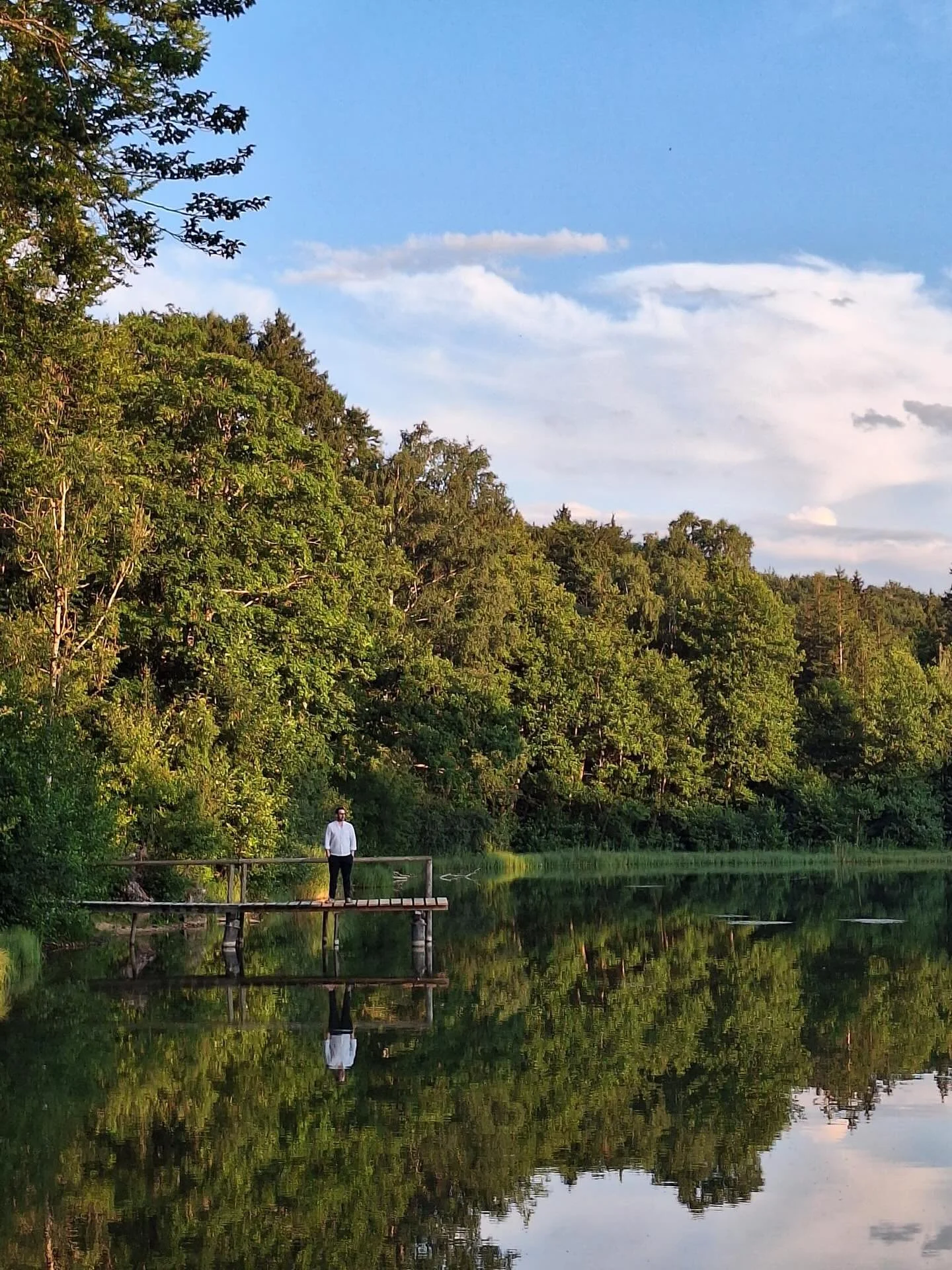 #Allgaeu 🌲 #germany 
 
Can&rsquo;t even forest bathe in peace anymore.

#theoldmanandthelake 

#shinrinyoku #felineisreadyforallgaeufashionweek #reflections #hemmingway
