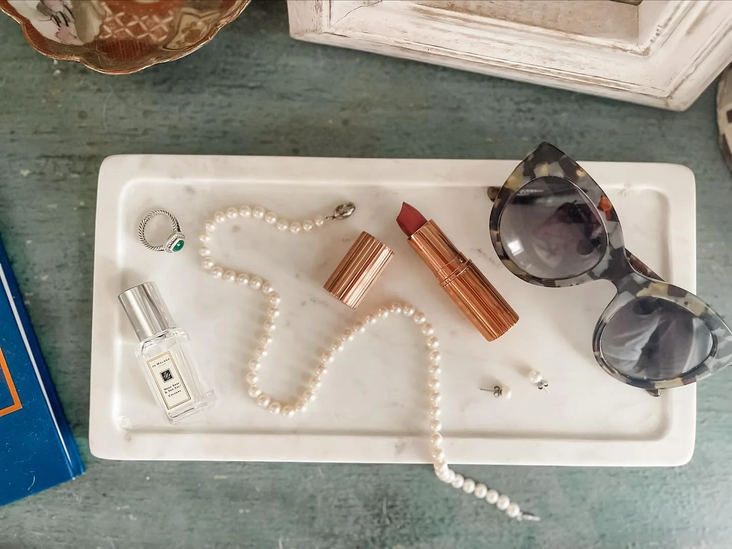 Anyone else need a day between the weekend and the work week? #interiordesign #vignette #lifestyle #accessories #classicstyle