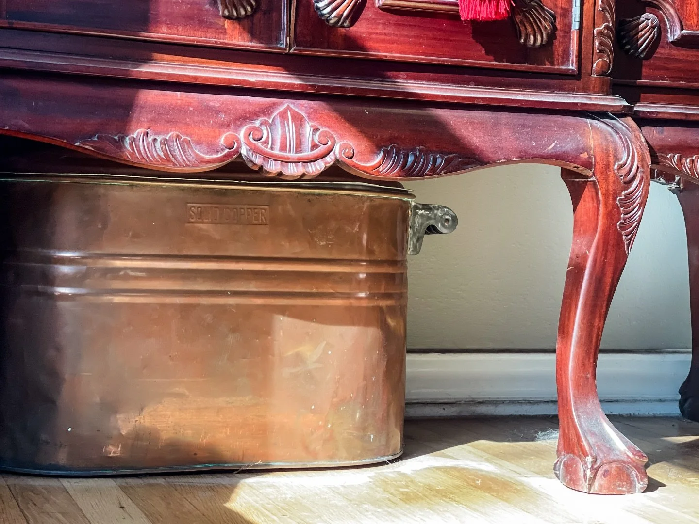 An afternoon study in light #classicstyle #modernheritage #southernlivinginspired #layeredinteriors #curated