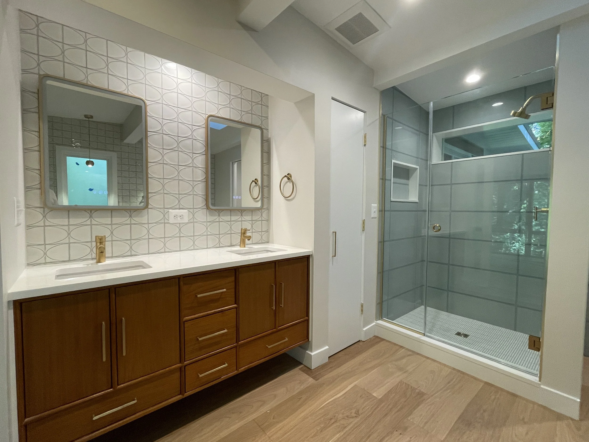 Bathroom 1.JPG