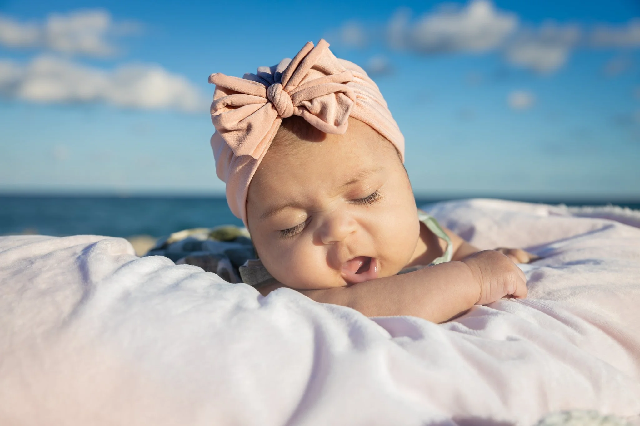 maephotography_newbornphotography_miamibeachnewbornshoot_newbornphotography-15.JPG