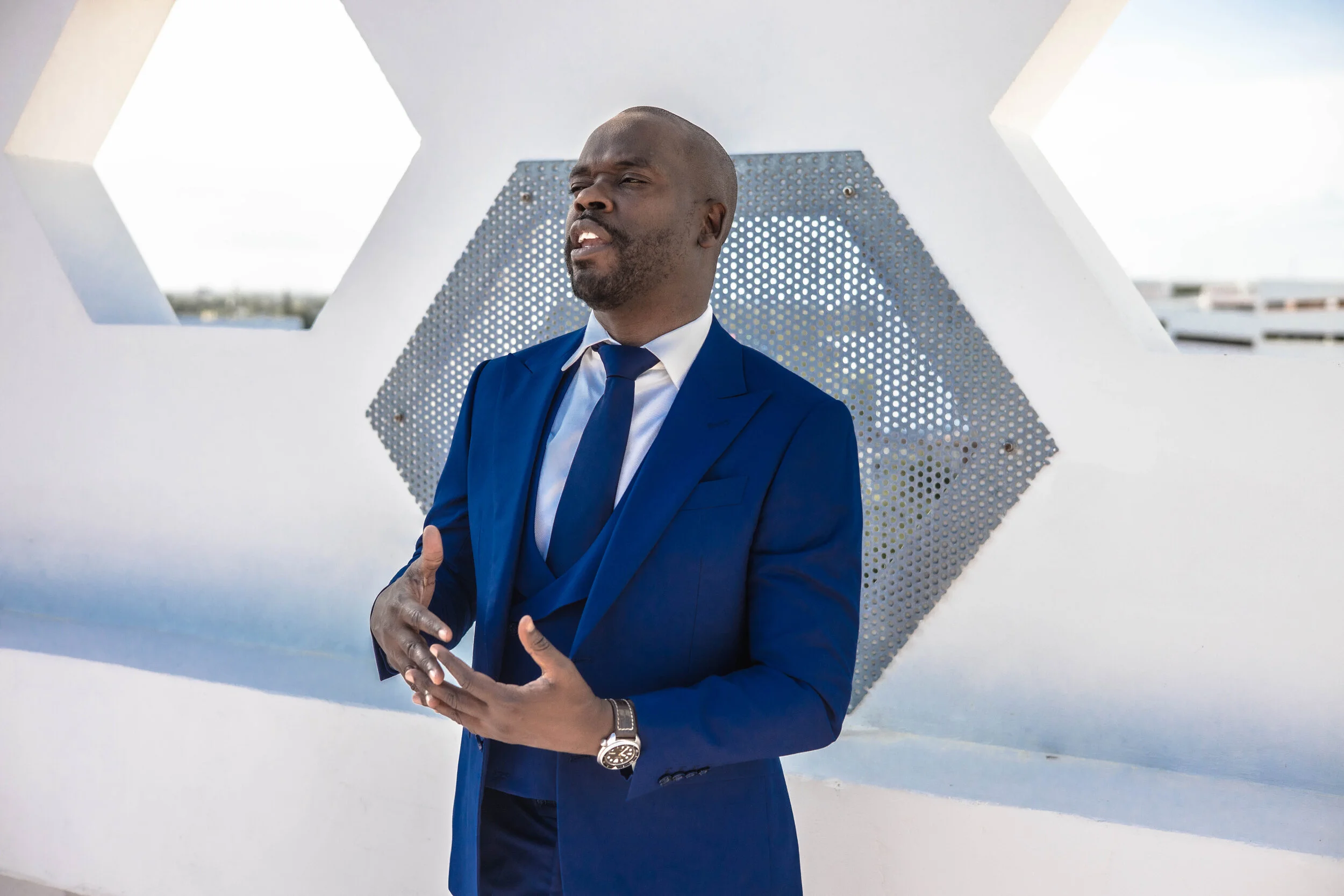 Miami lifestyle - Man in suit - Mea Photography